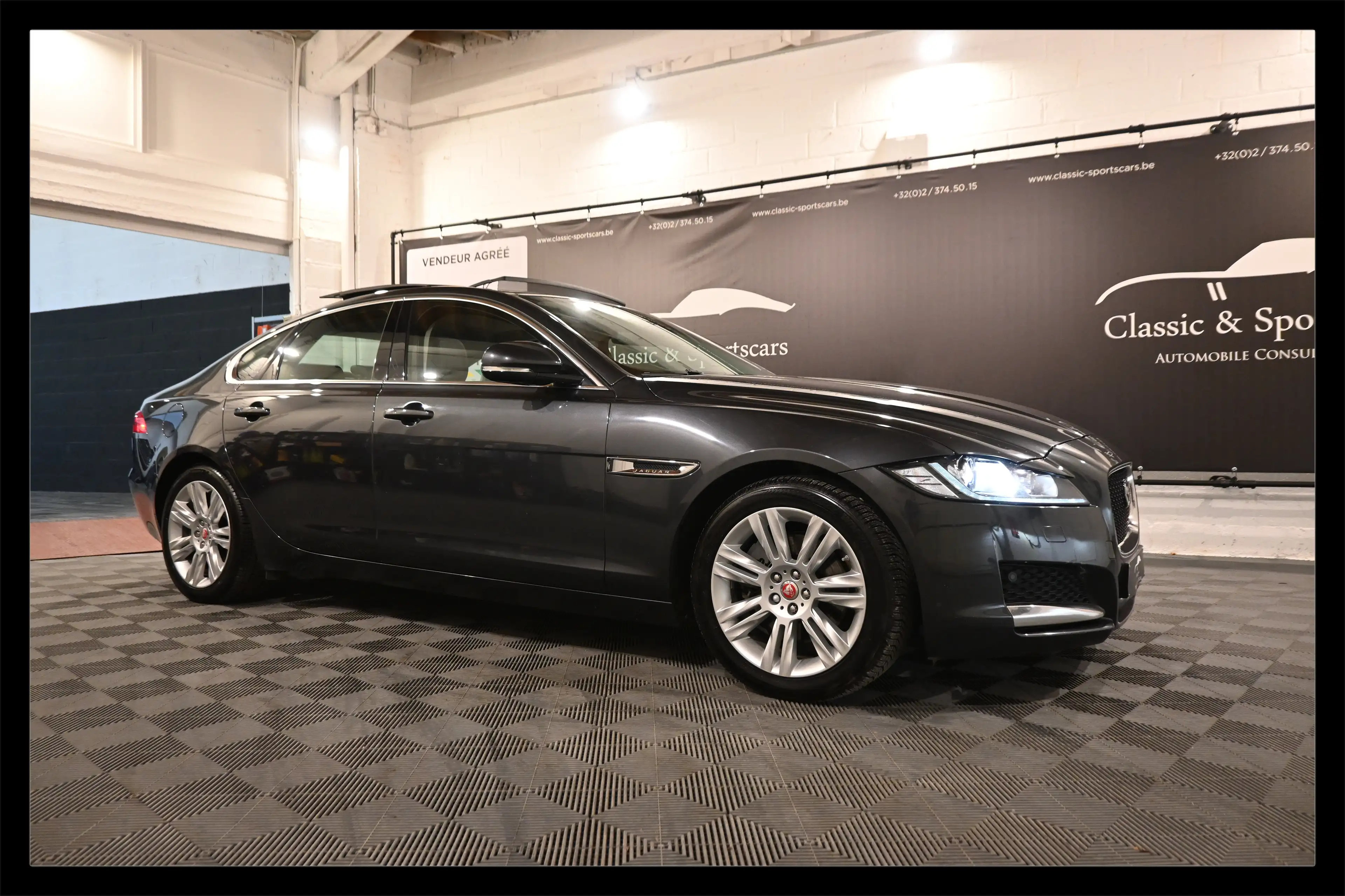 Jaguar XF XF 2.0 D PACK SPORT / PANO / CAMERA / XENON / CARPLAY / FULL OPTIONS !!