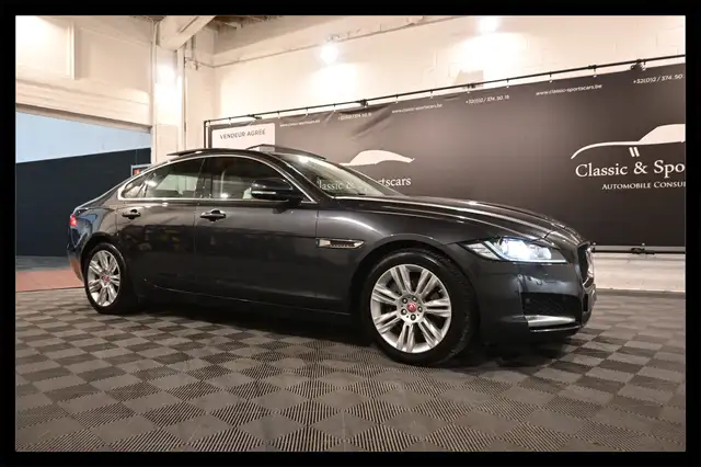 Jaguar XF XF 2.0 D PACK SPORT / PANO / CAMERA / XENON / CARPLAY / FULL OPTIONS !!