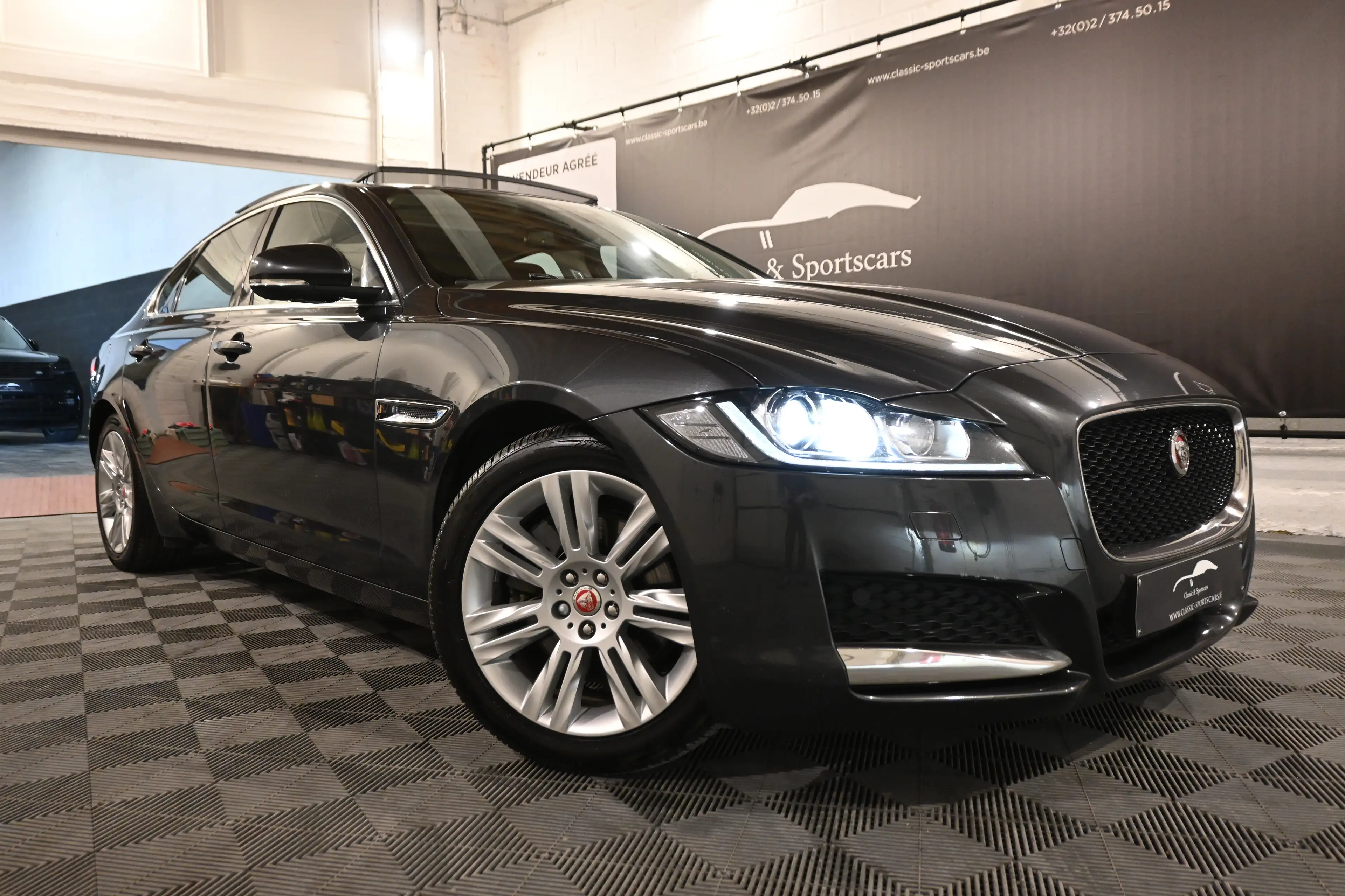 Jaguar XF XF 2.0 D PACK SPORT / PANO / CAMERA / XENON / CARPLAY / FULL OPTIONS !! — photo 2