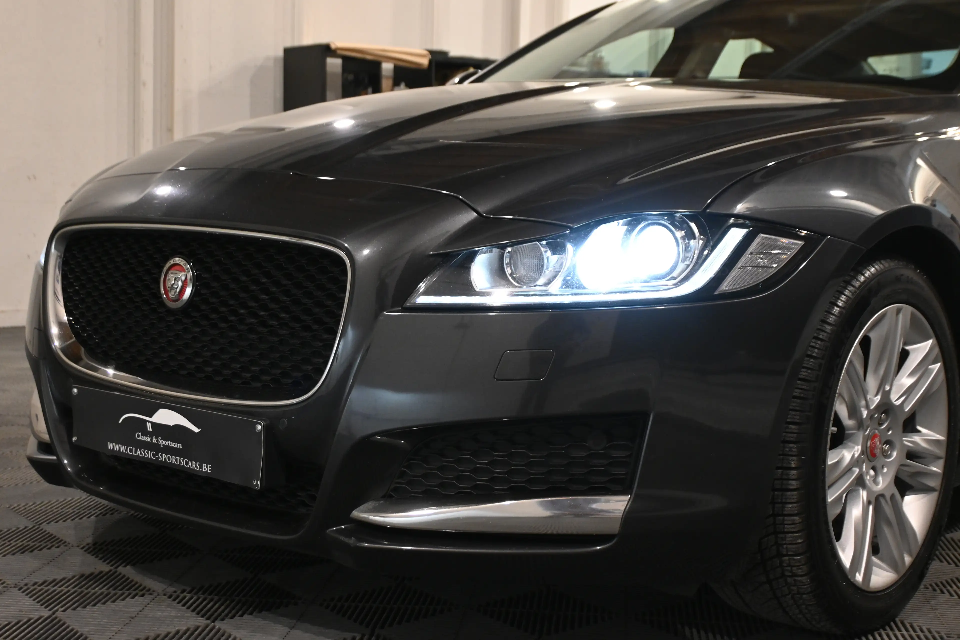 Jaguar XF XF 2.0 D PACK SPORT / PANO / CAMERA / XENON / CARPLAY / FULL OPTIONS !! — photo 5