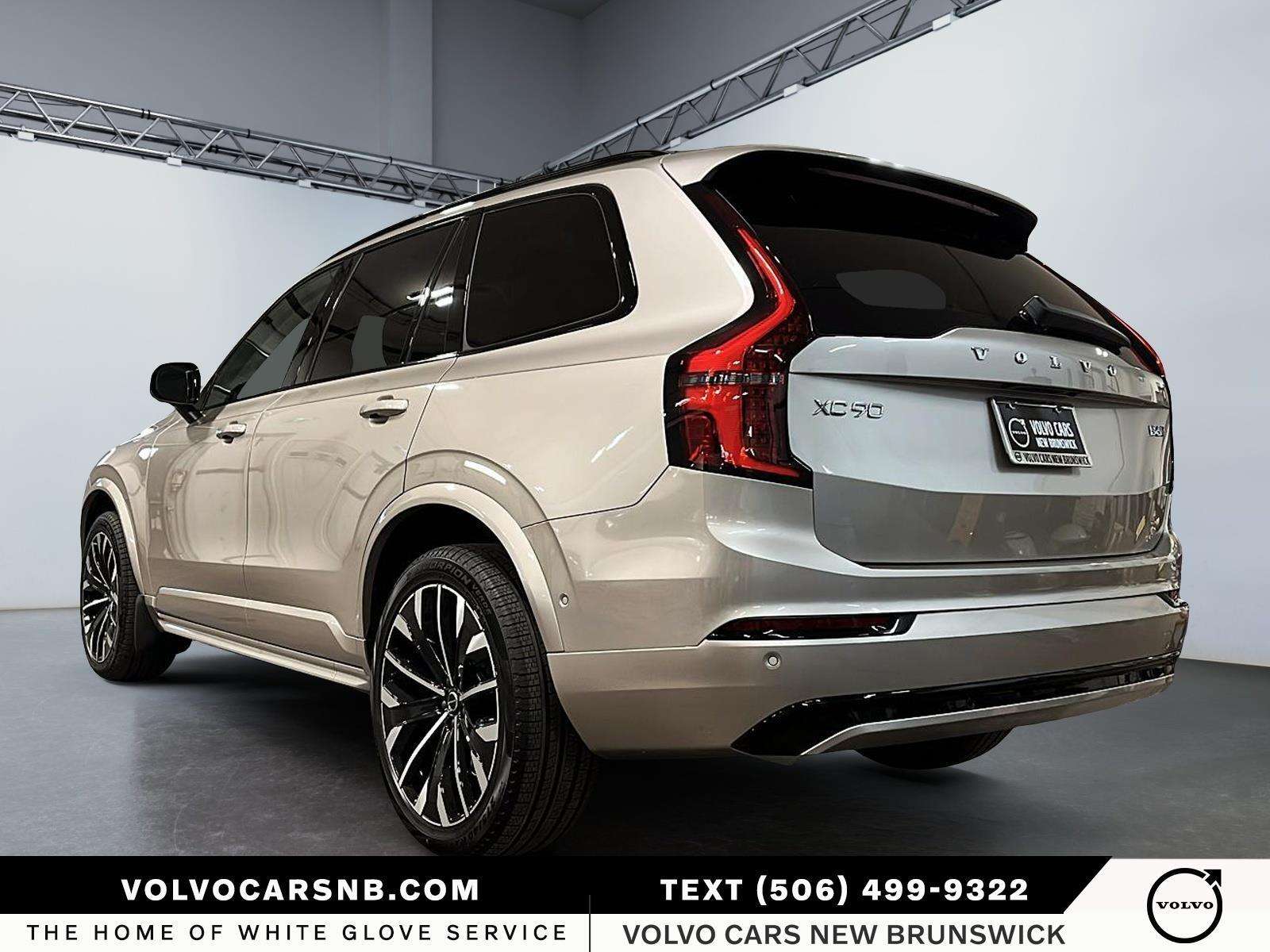 2026 Volvo XC90 B6 Ultra Bright Theme alt 4