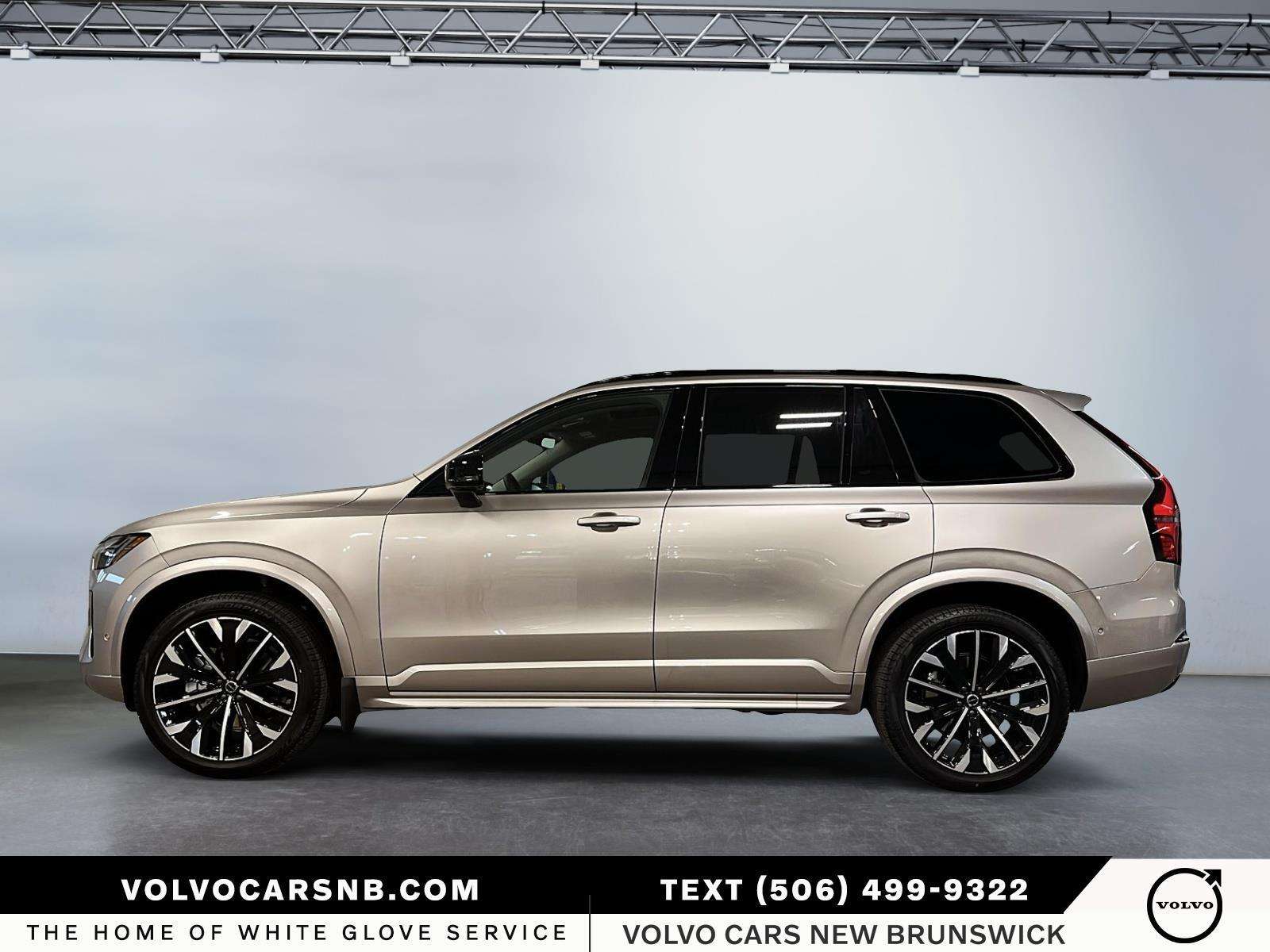 2026 Volvo XC90 B6 Ultra Bright Theme alt 5