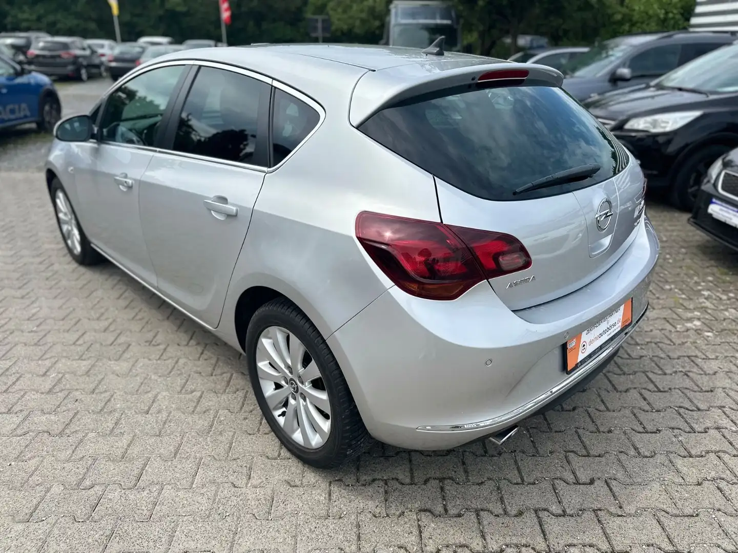 Opel Astra J Lim. 5-trg. Exklusiv/Autom./NAVI/ Argent - 2