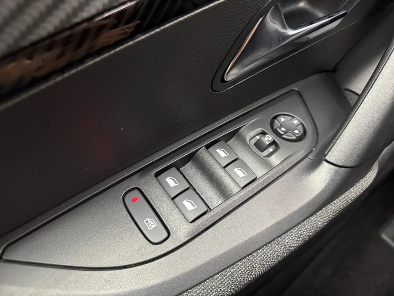 Peugeot 2008 Hybrid 145 e-DCS6 Style, миниатюра 18