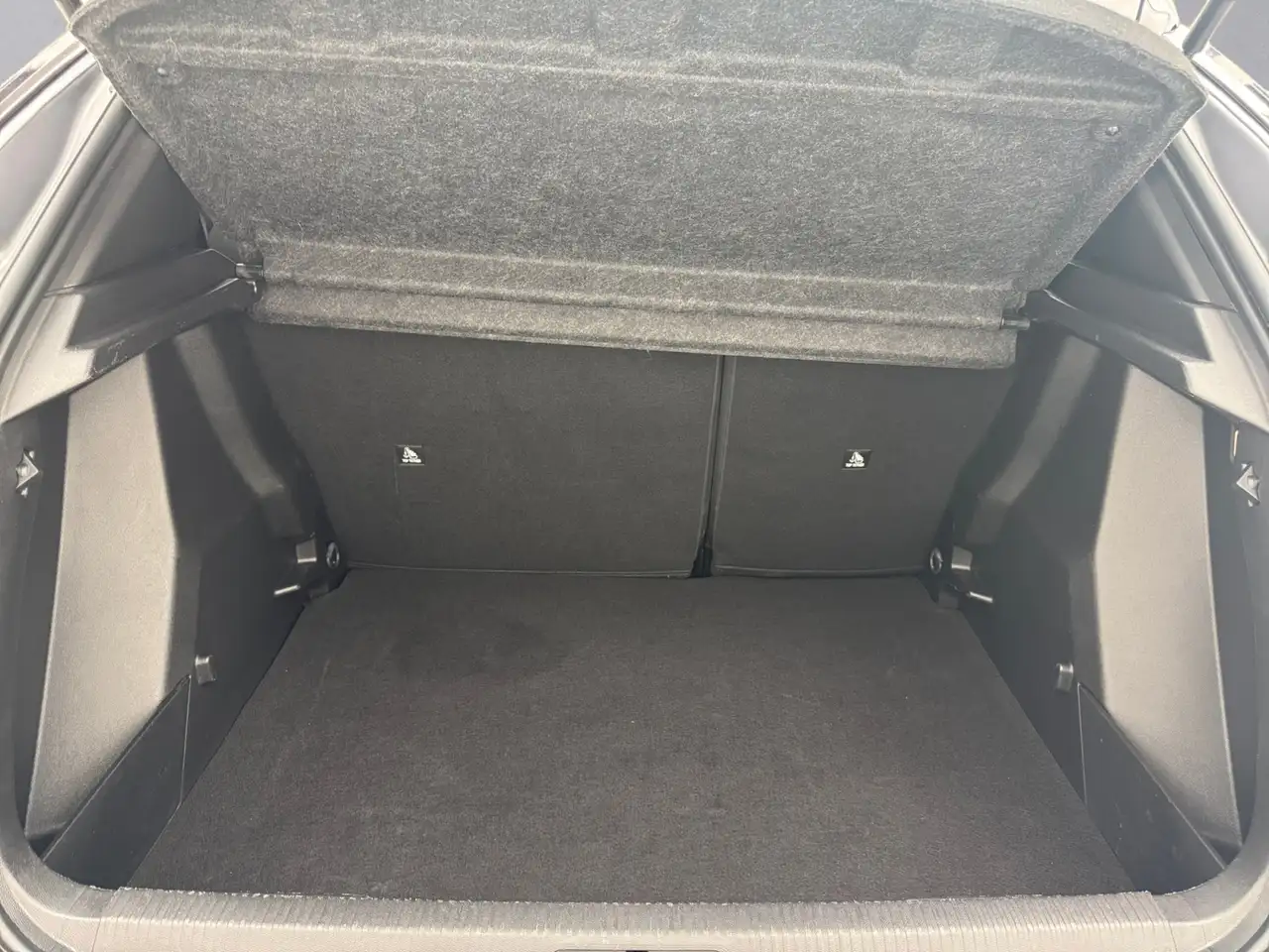 Peugeot 2008 Hybrid 145 e-DCS6 Style, миниатюра 22
