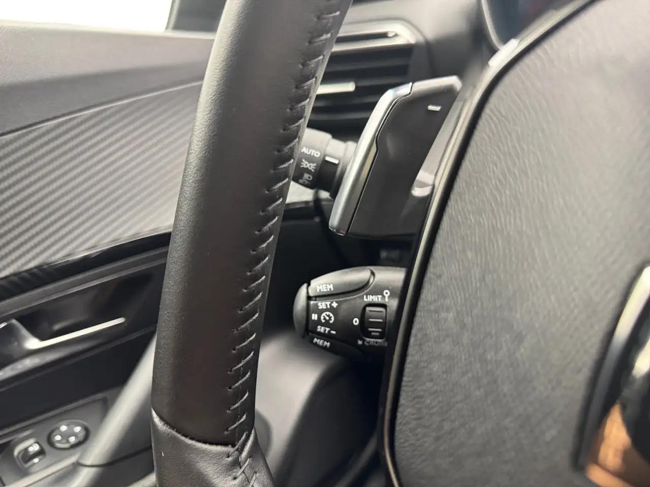 Peugeot 2008 Hybrid 145 e-DCS6 Style, миниатюра 16