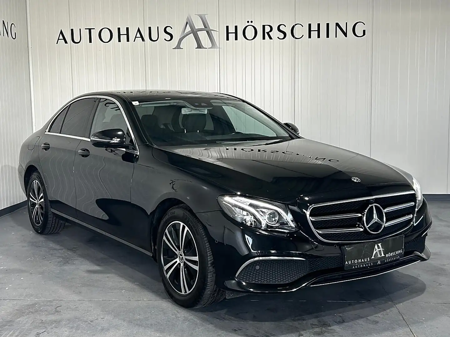 Mercedes-Benz E 220 d Austria Edition Aut.//WIDESCREEN//MEMORY//AMB... Schwarz - 1