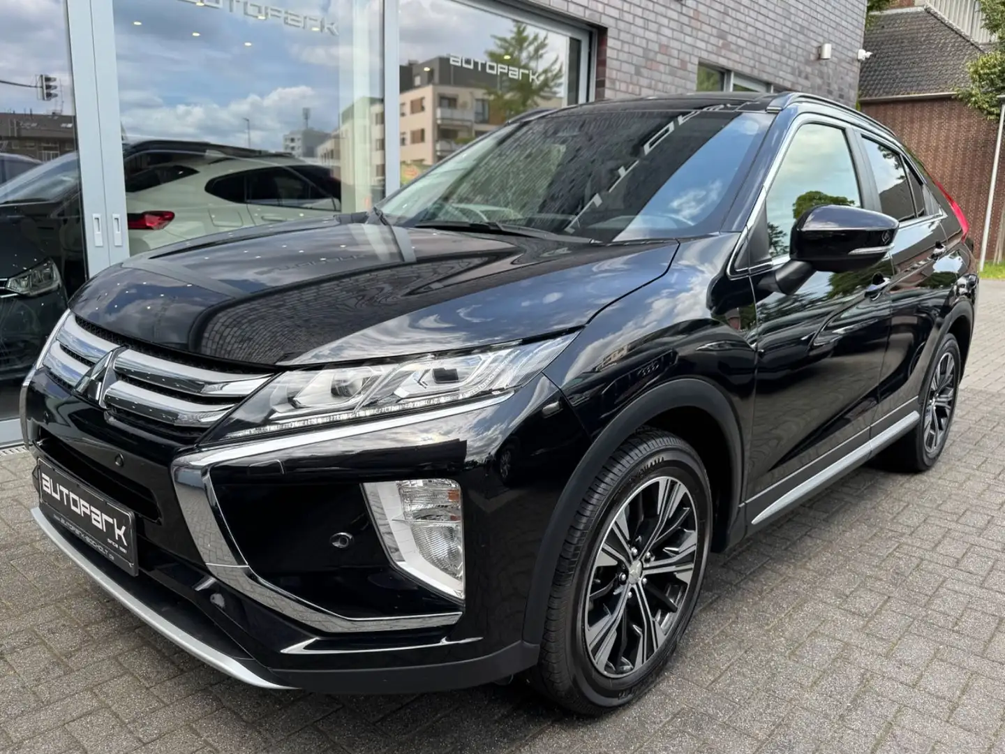 Mitsubishi Eclipse Cross Top 2WD Panorama°Head-Up°LED° Schwarz - 1