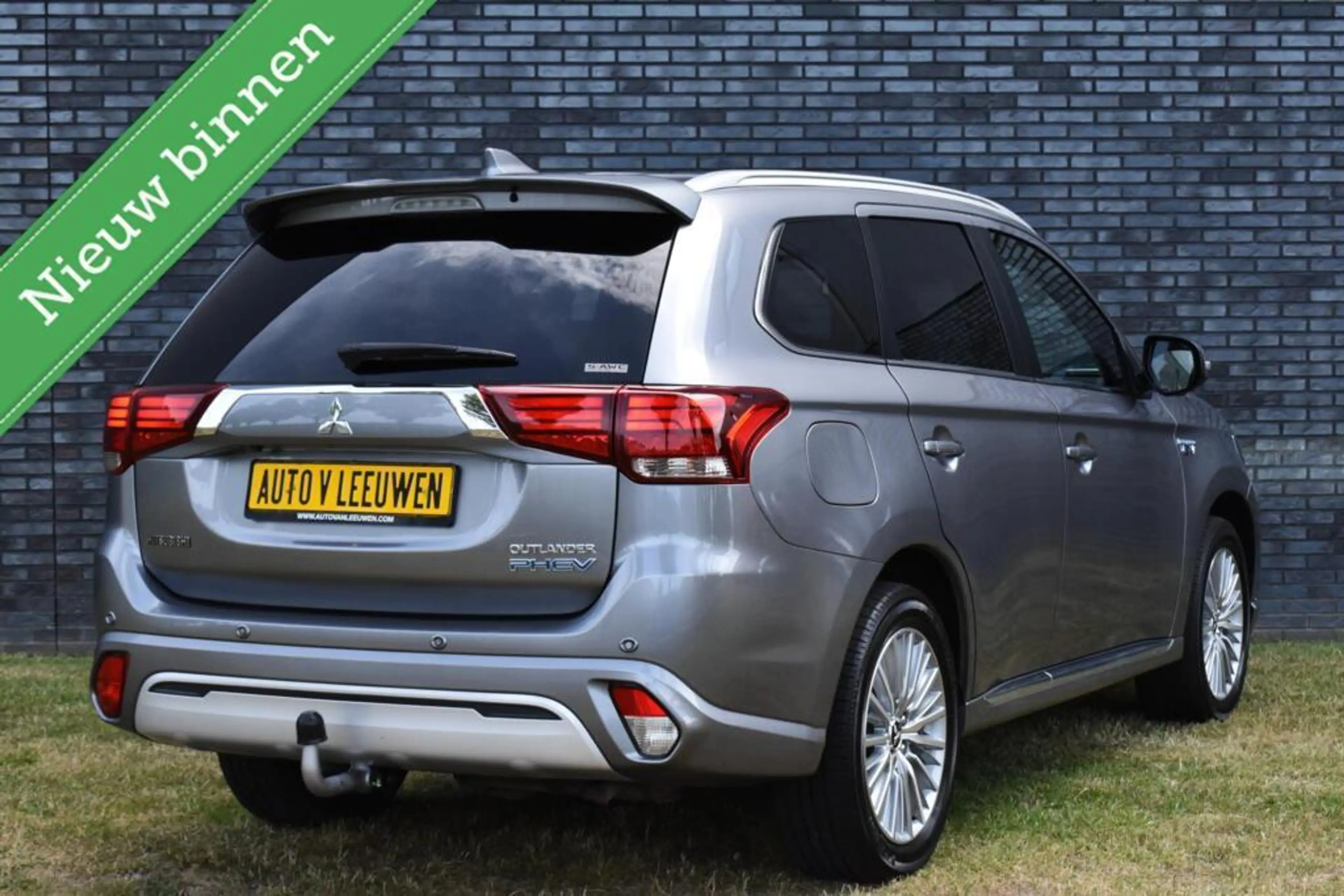 Mitsubishi Outlander 2.4 PHEV Diamand Edition LEDER VOL! 360º/PANORAMAD — photo 28