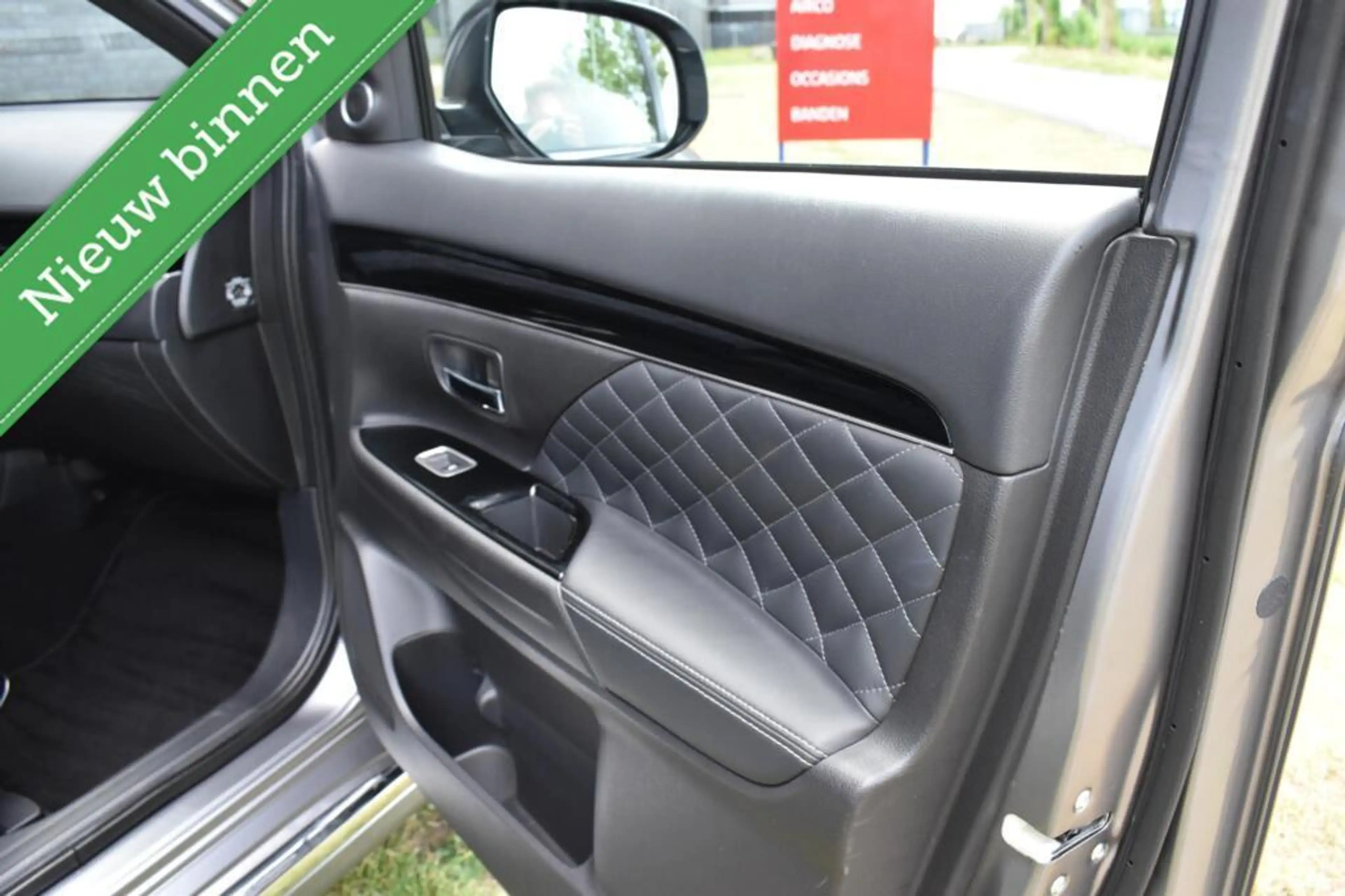 Mitsubishi Outlander 2.4 PHEV Diamand Edition LEDER VOL! 360º/PANORAMAD — photo 29