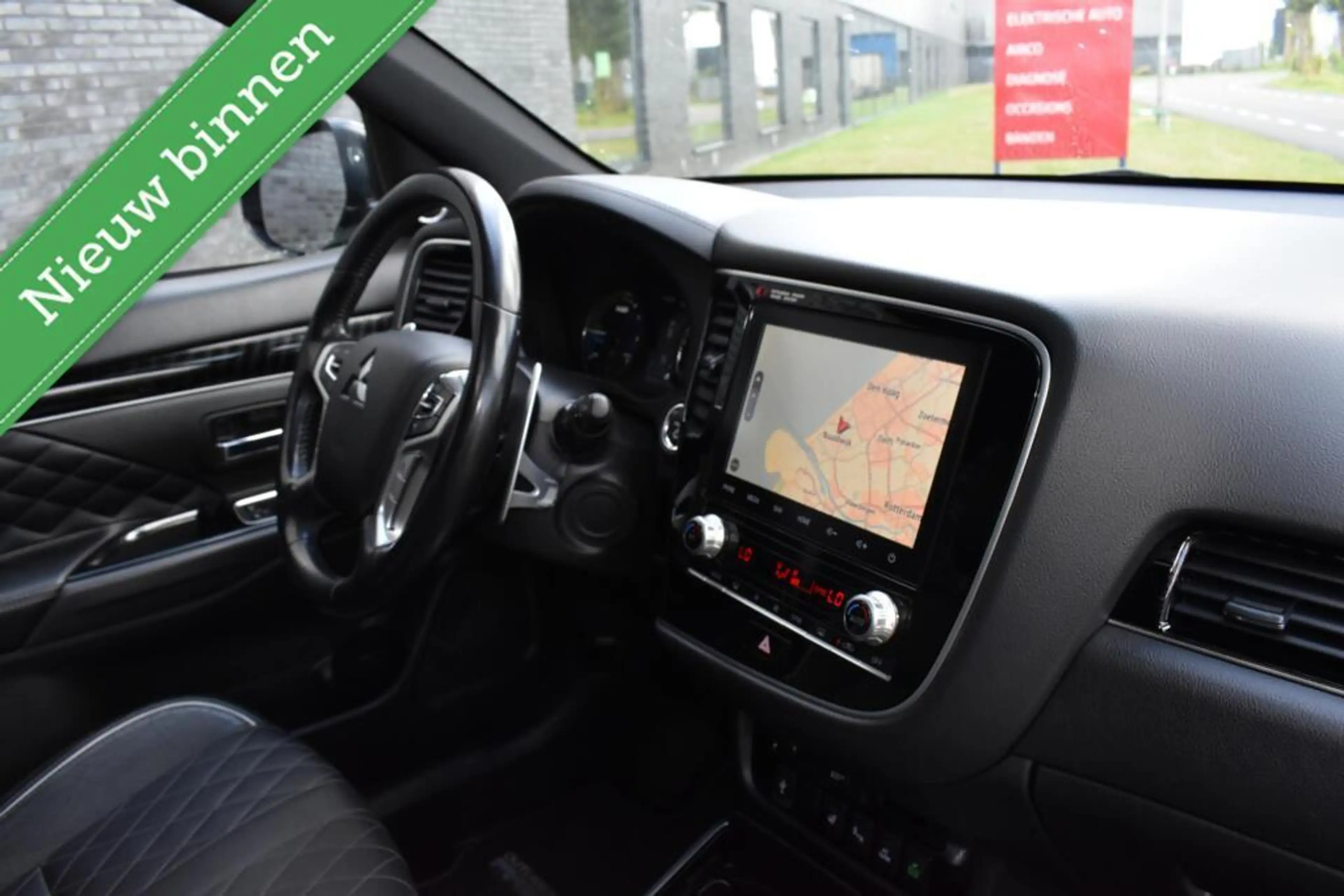 Mitsubishi Outlander 2.4 PHEV Diamand Edition LEDER VOL! 360º/PANORAMAD — photo 14
