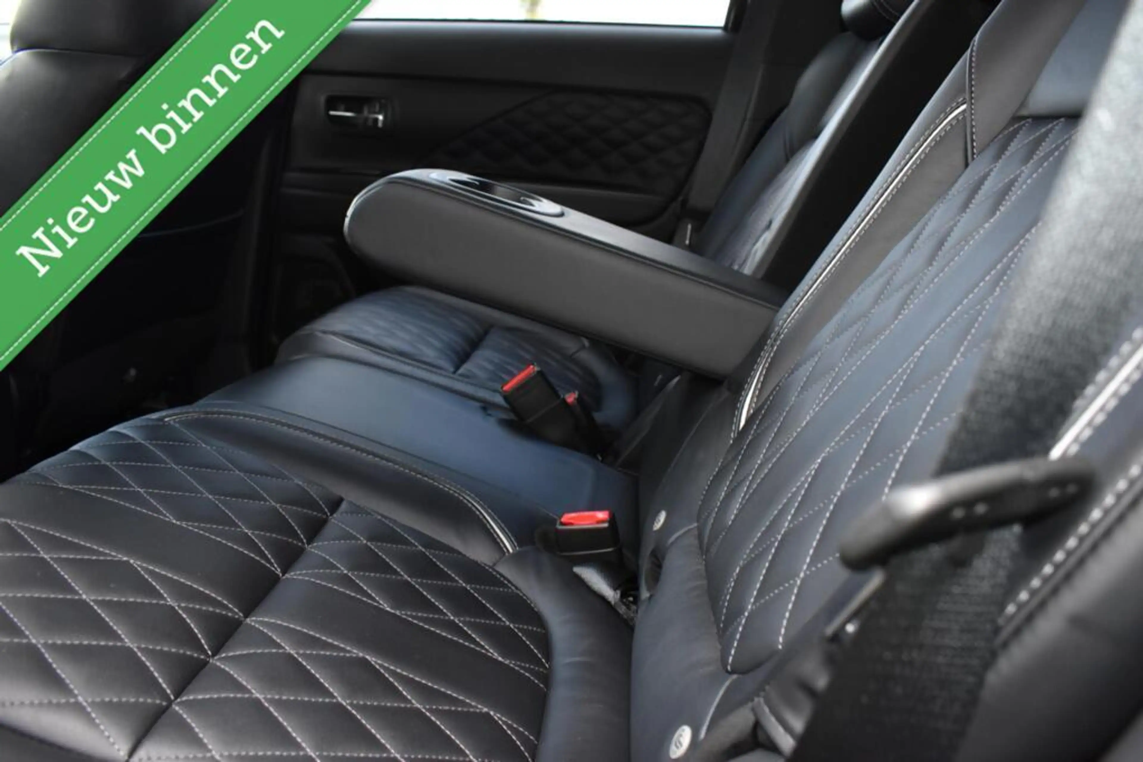 Mitsubishi Outlander 2.4 PHEV Diamand Edition LEDER VOL! 360º/PANORAMAD — photo 24