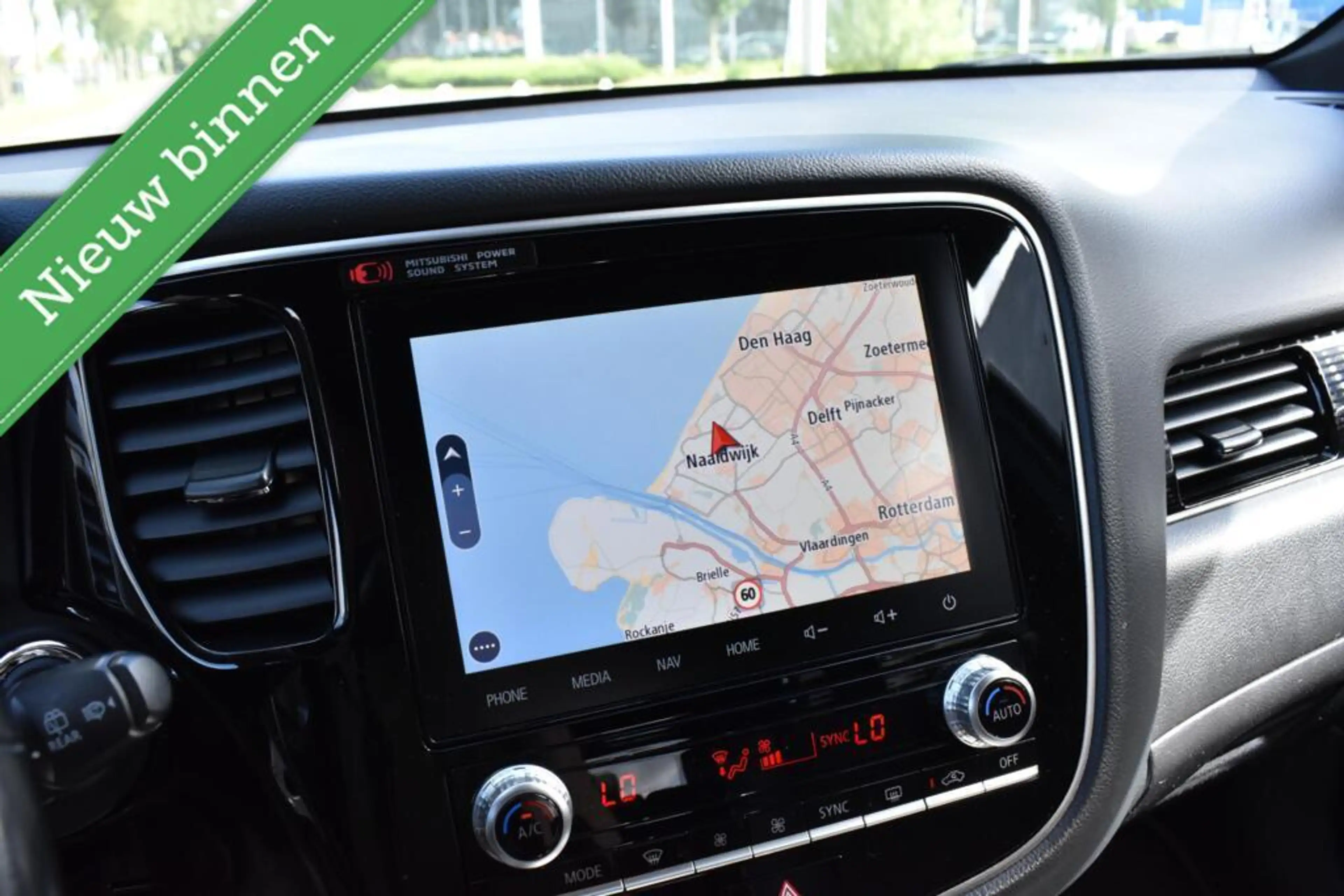 Mitsubishi Outlander 2.4 PHEV Diamand Edition LEDER VOL! 360º/PANORAMAD — photo 23