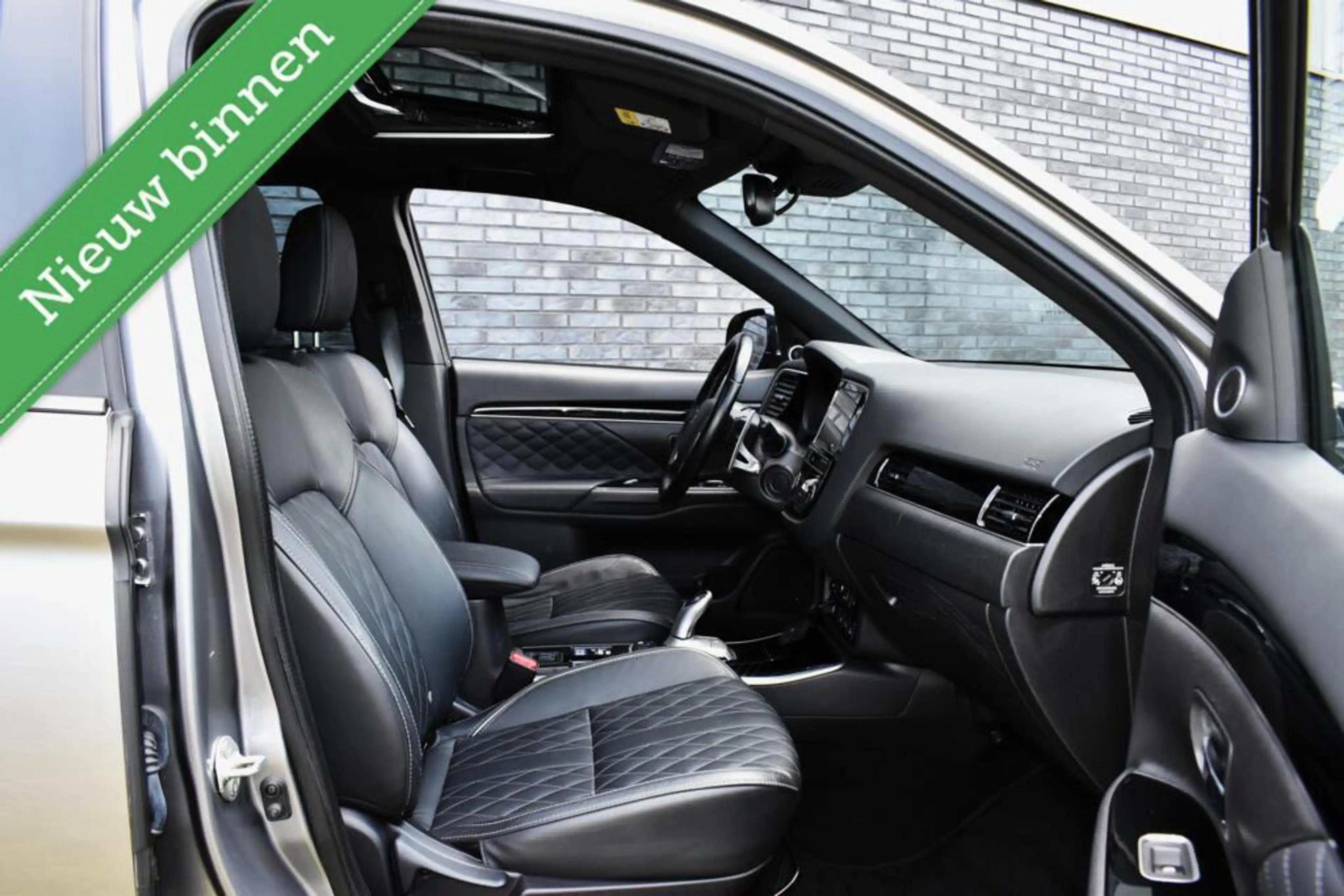 Mitsubishi Outlander 2.4 PHEV Diamand Edition LEDER VOL! 360º/PANORAMAD — photo 8