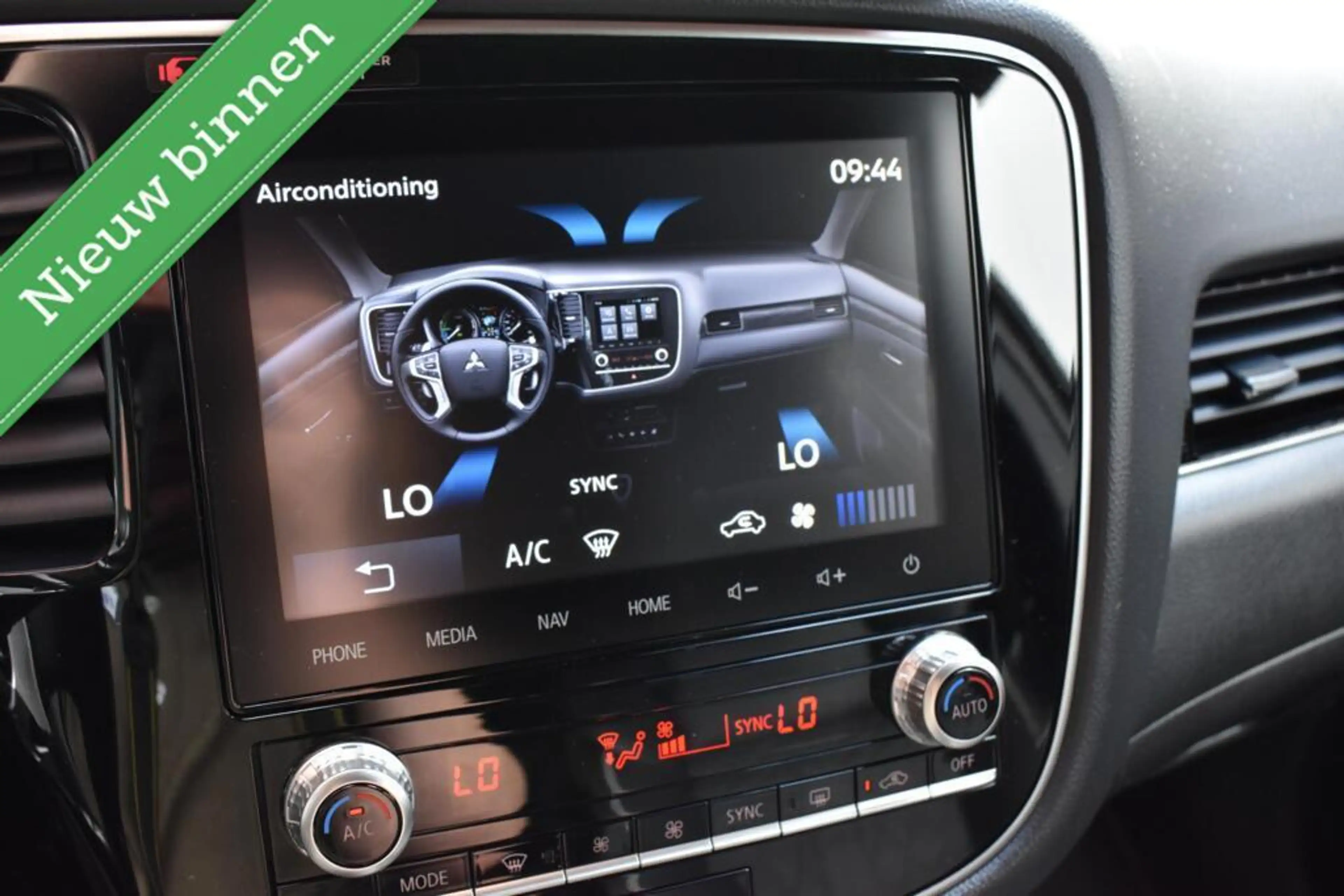 Mitsubishi Outlander 2.4 PHEV Diamand Edition LEDER VOL! 360º/PANORAMAD — photo 22