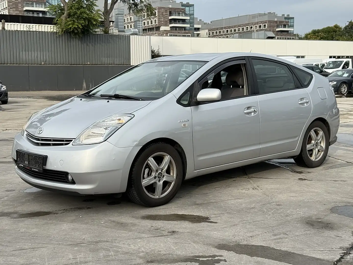 Toyota Prius 1,5 VVT-i Hybrid |Gut Erhaltener Zustand| Szary - 1