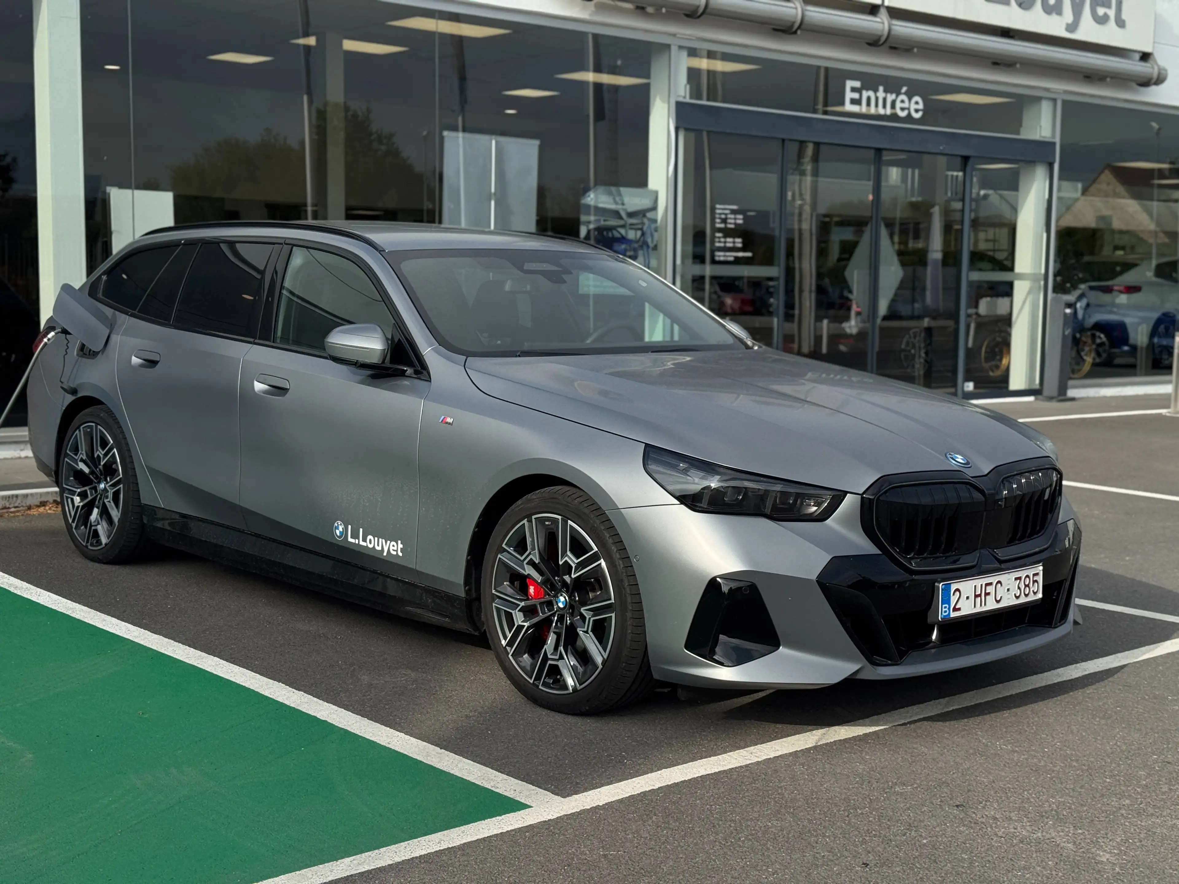 BMW i5 Touring eDrive40 / M Sport Pro / Sièges M / 360° / attache remorque — photo 3