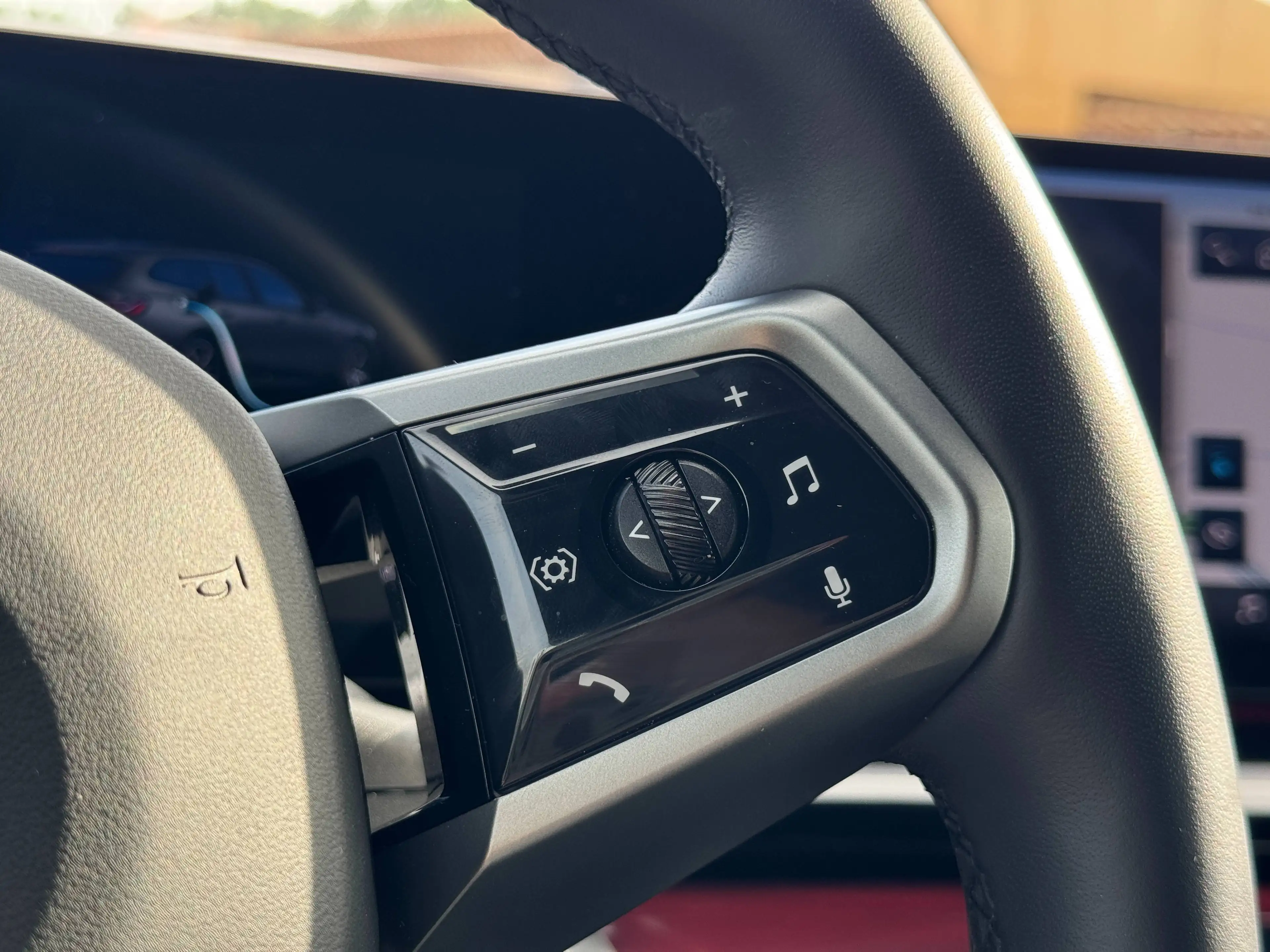 BMW i5 Touring eDrive40 / M Sport Pro / Sièges M / 360° / attache remorque — photo 12
