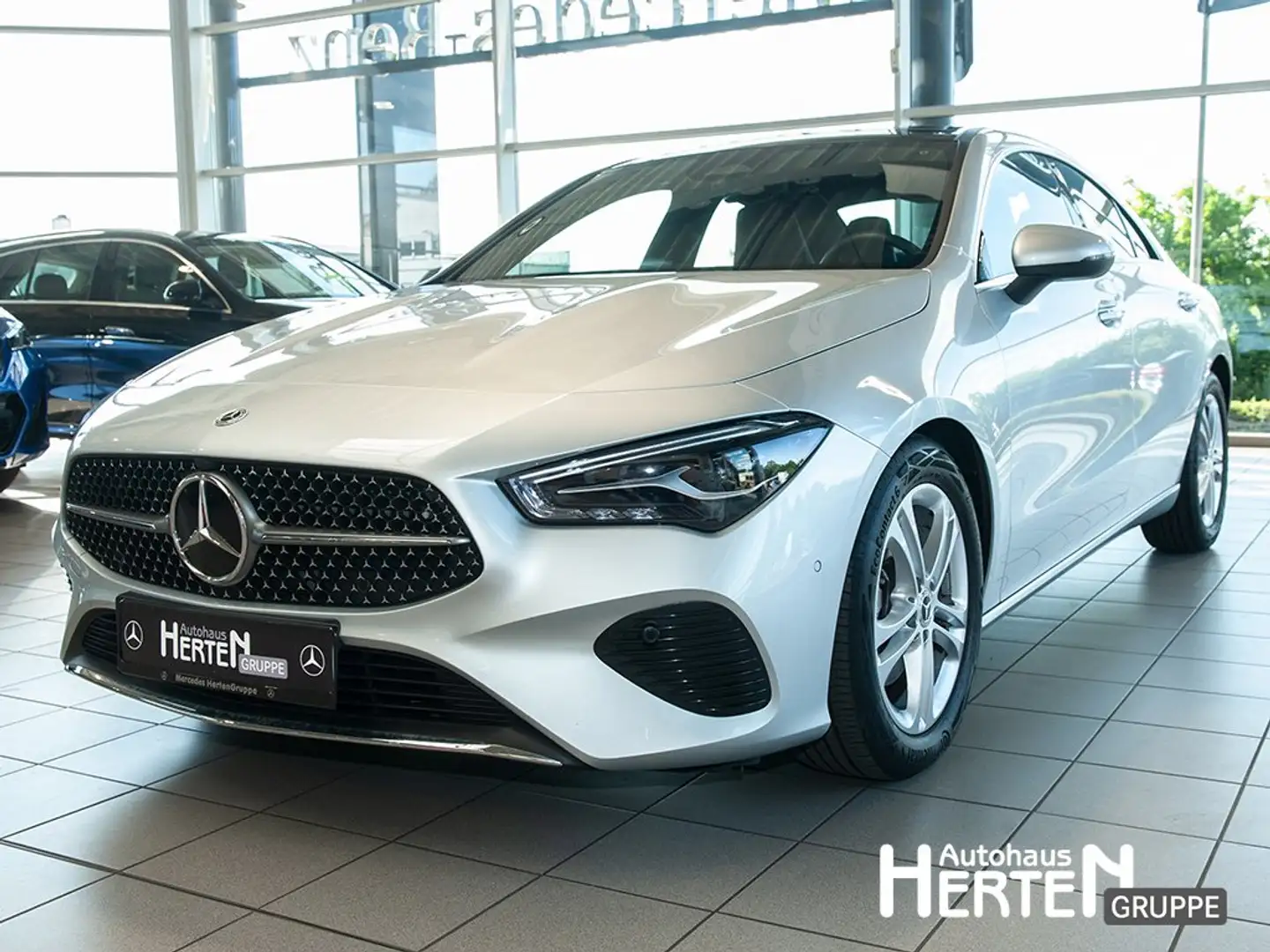Mercedes-Benz CLA 180 +PROGRESIVE+PANO+KEYLESS+LED+R-KAMERA+SHZ Stříbrná - 1