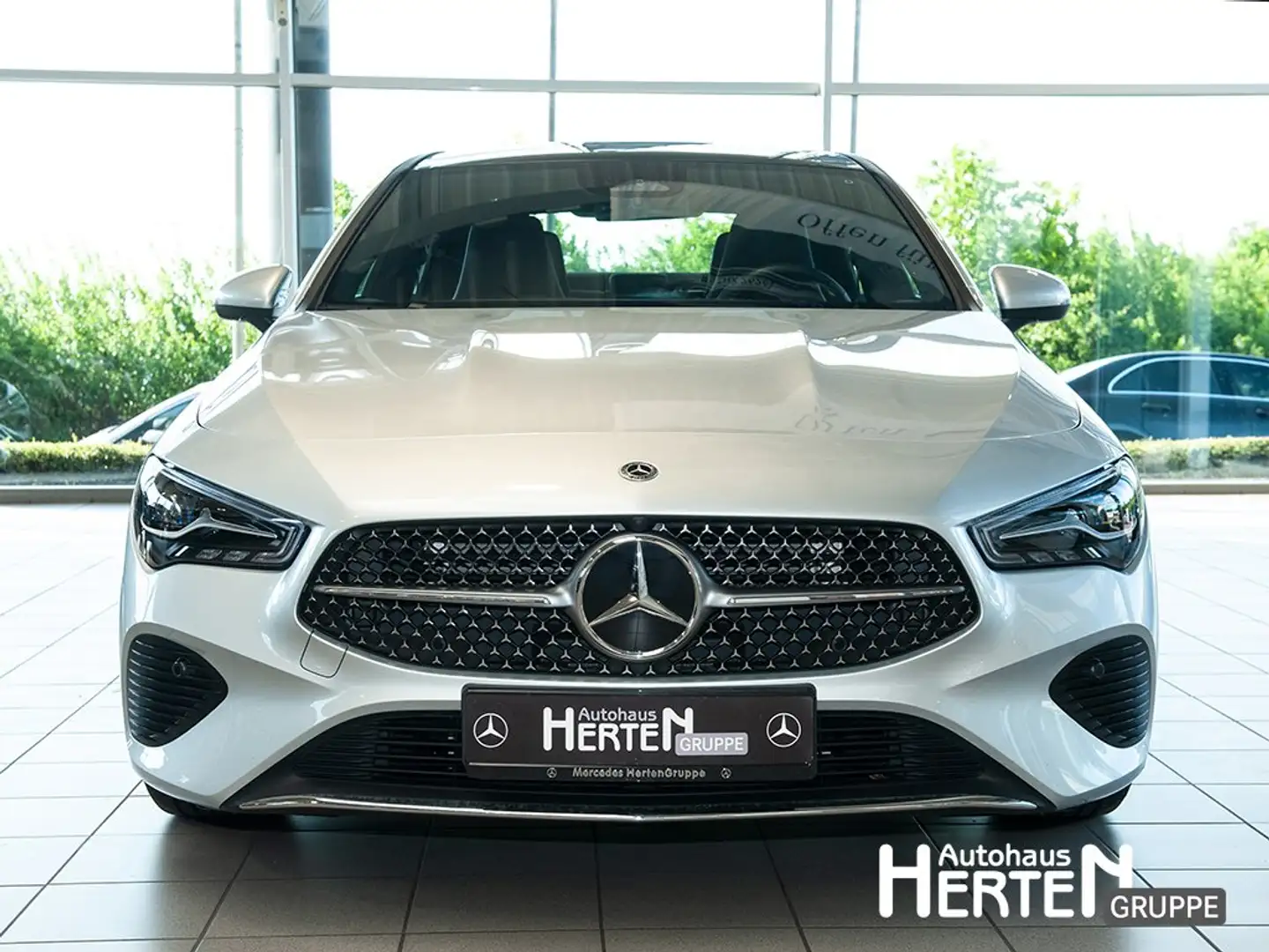 Mercedes-Benz CLA 180 +PROGRESIVE+PANO+KEYLESS+LED+R-KAMERA+SHZ Zilver - 2