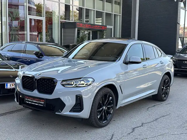 BMW X4 xDrive20i M-Paket Aut. / AHK / Pano / Head Up /...
