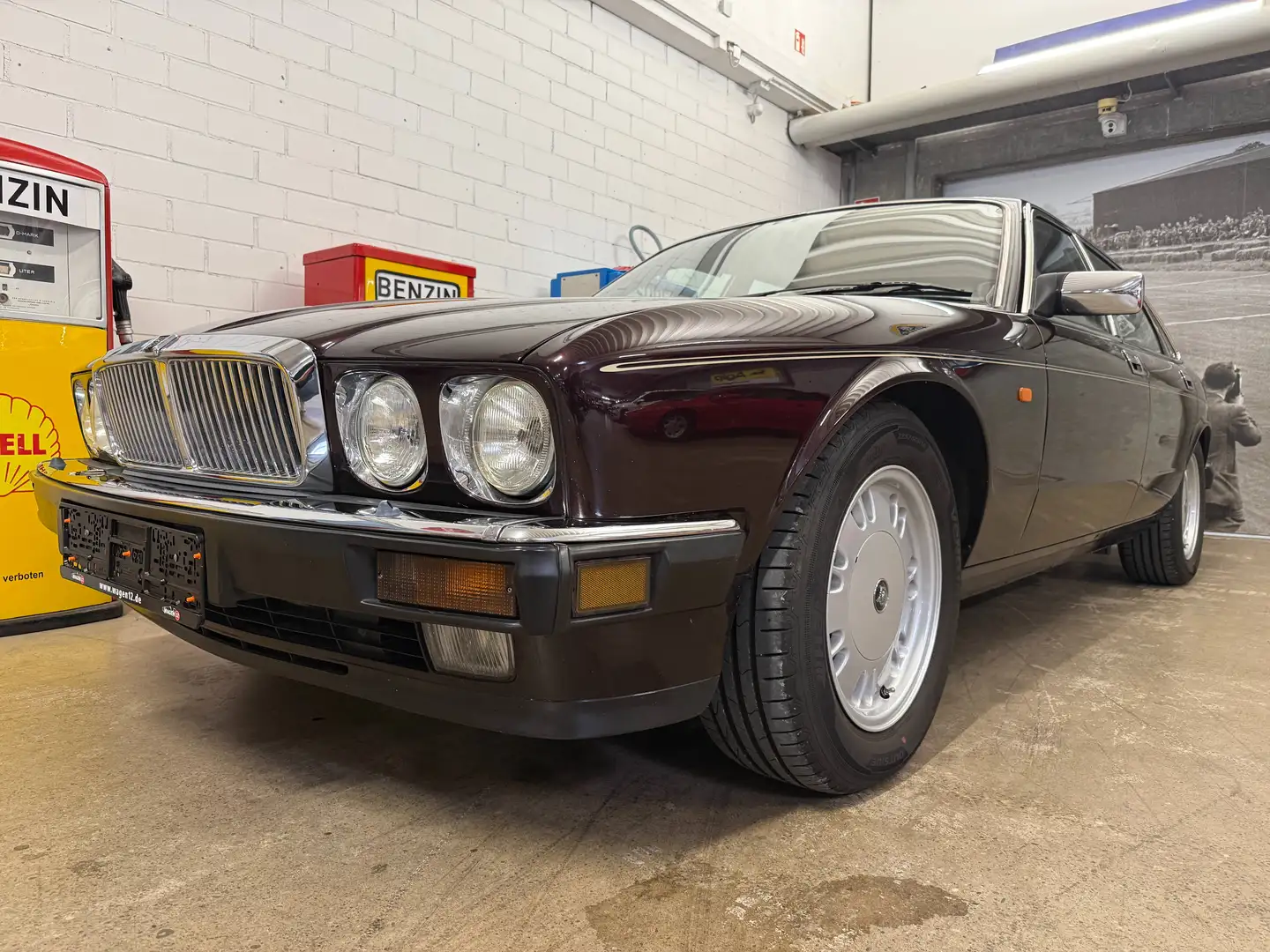 Jaguar Sovereign XJ40 4.0 Violett - 2