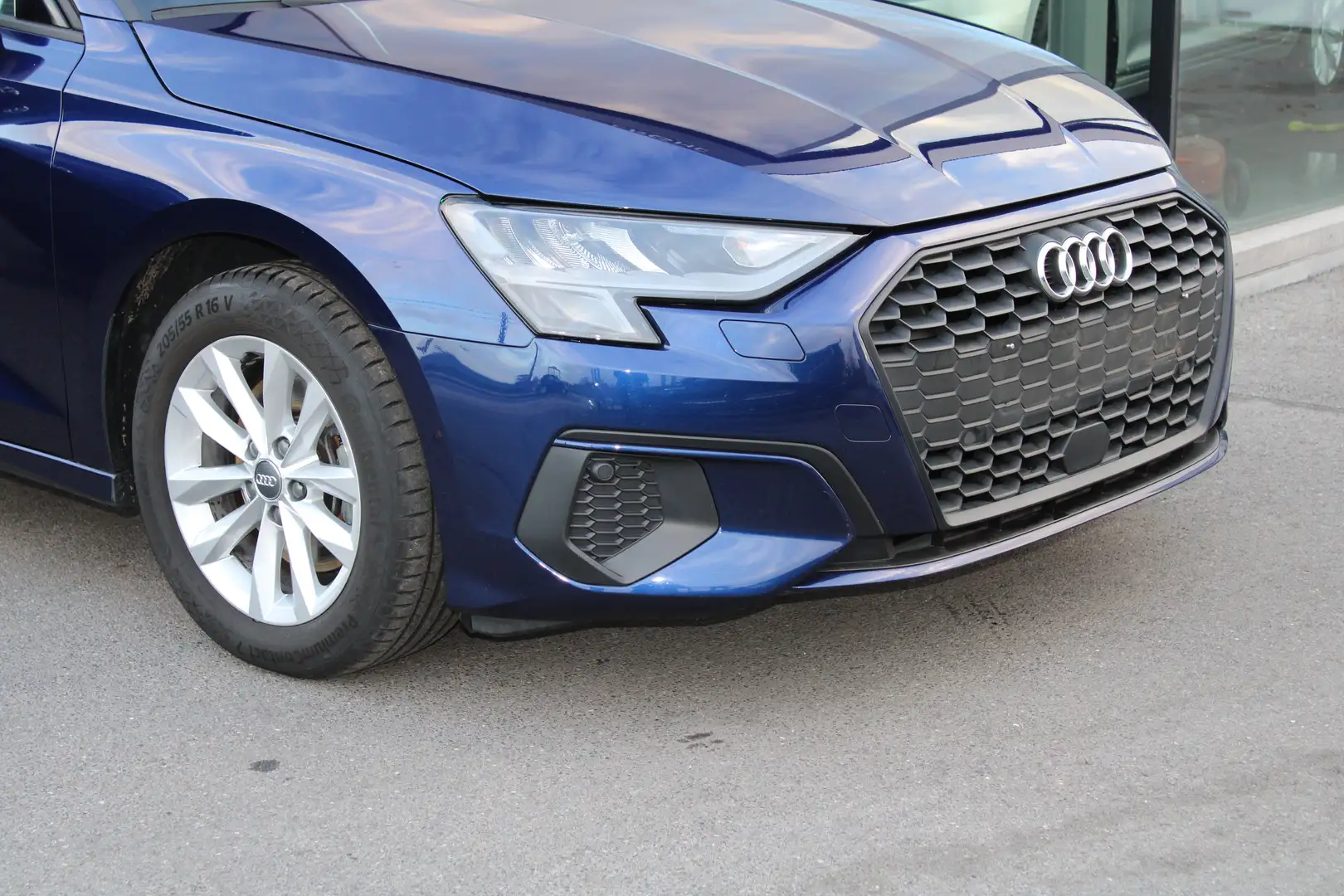 Audi A3 30TFSI-110PK-1.0 BERLINE-AC-NAVI-VEEL OPTIES-PDC Bleu - 2