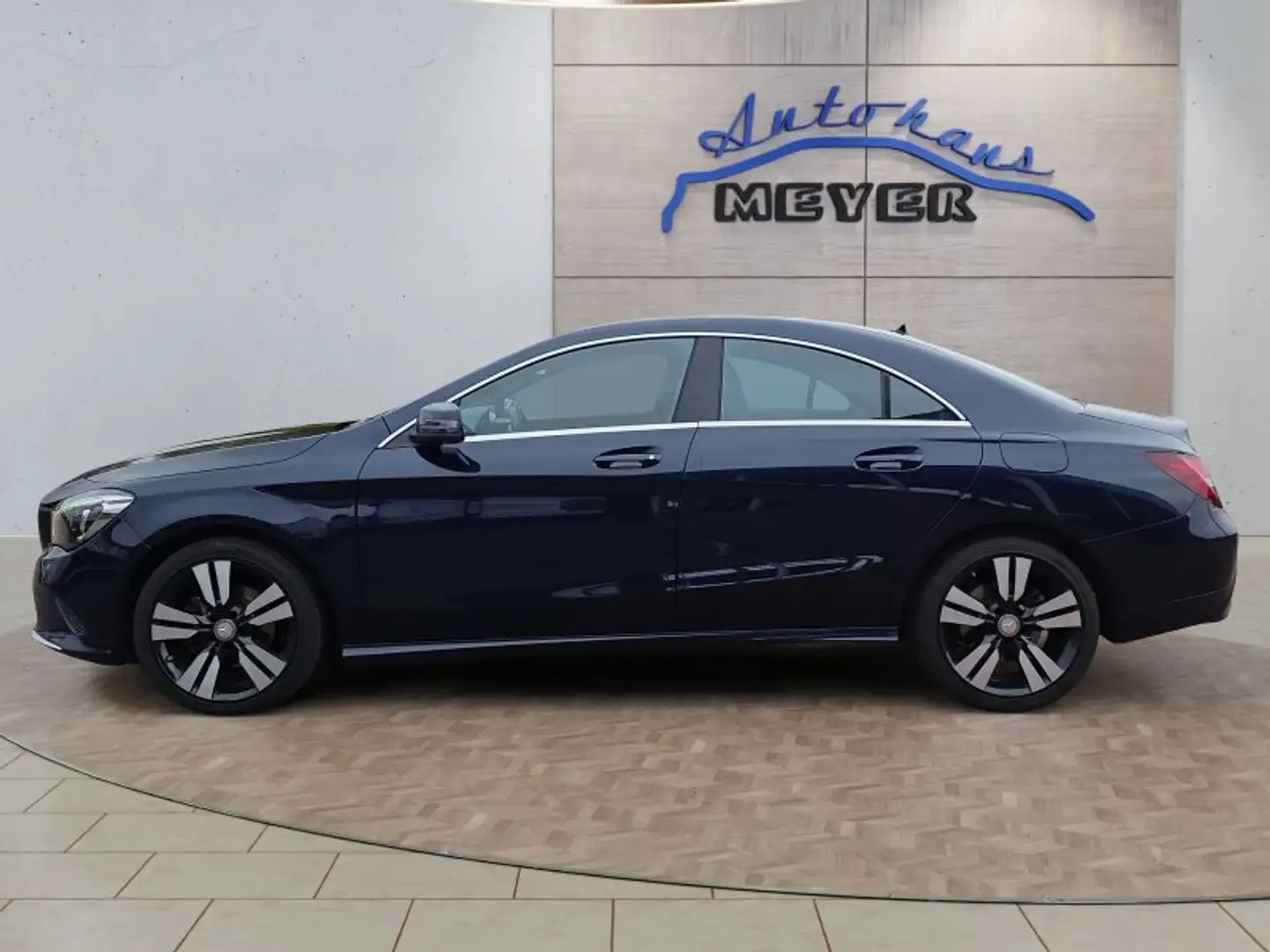 Mercedes-Benz CLA 200 d aAHK/Voll-LED/Navi/Kamera Niebieski - 2
