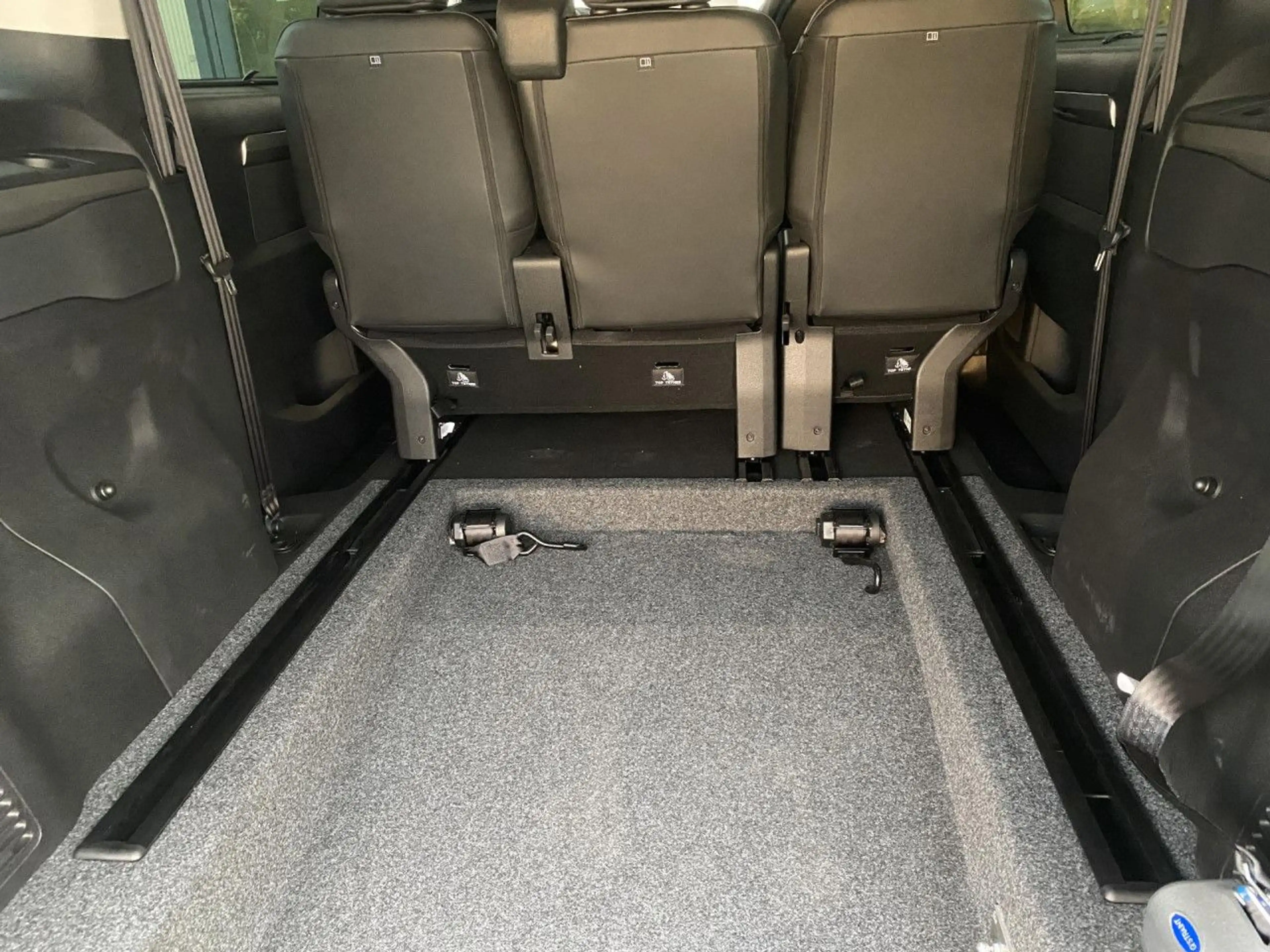Peugeot Traveller L2 Allure inkl. Heckeinstieg Navi LED — photo 15