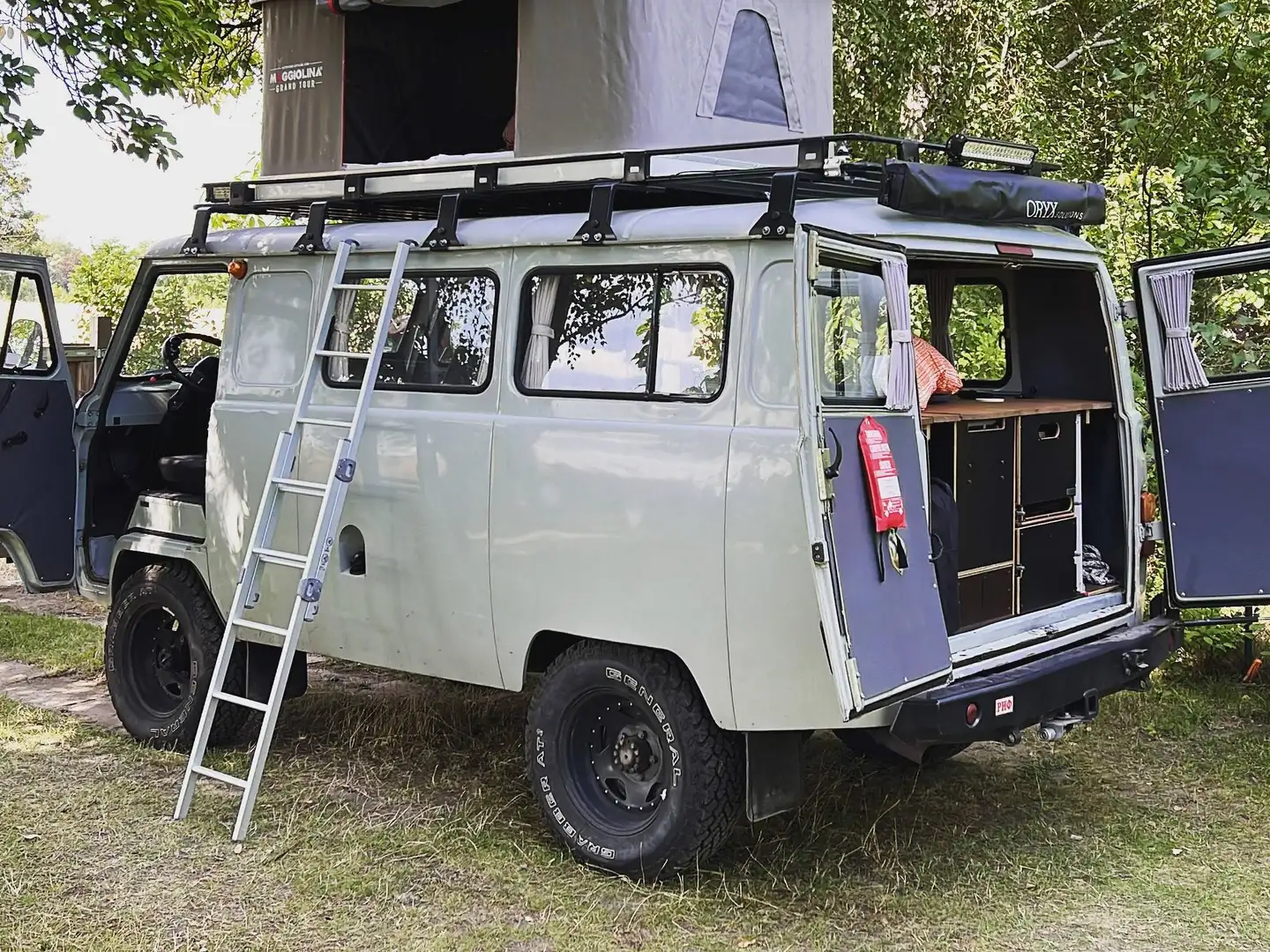 UAZ Buchanka 452 Grau - 1