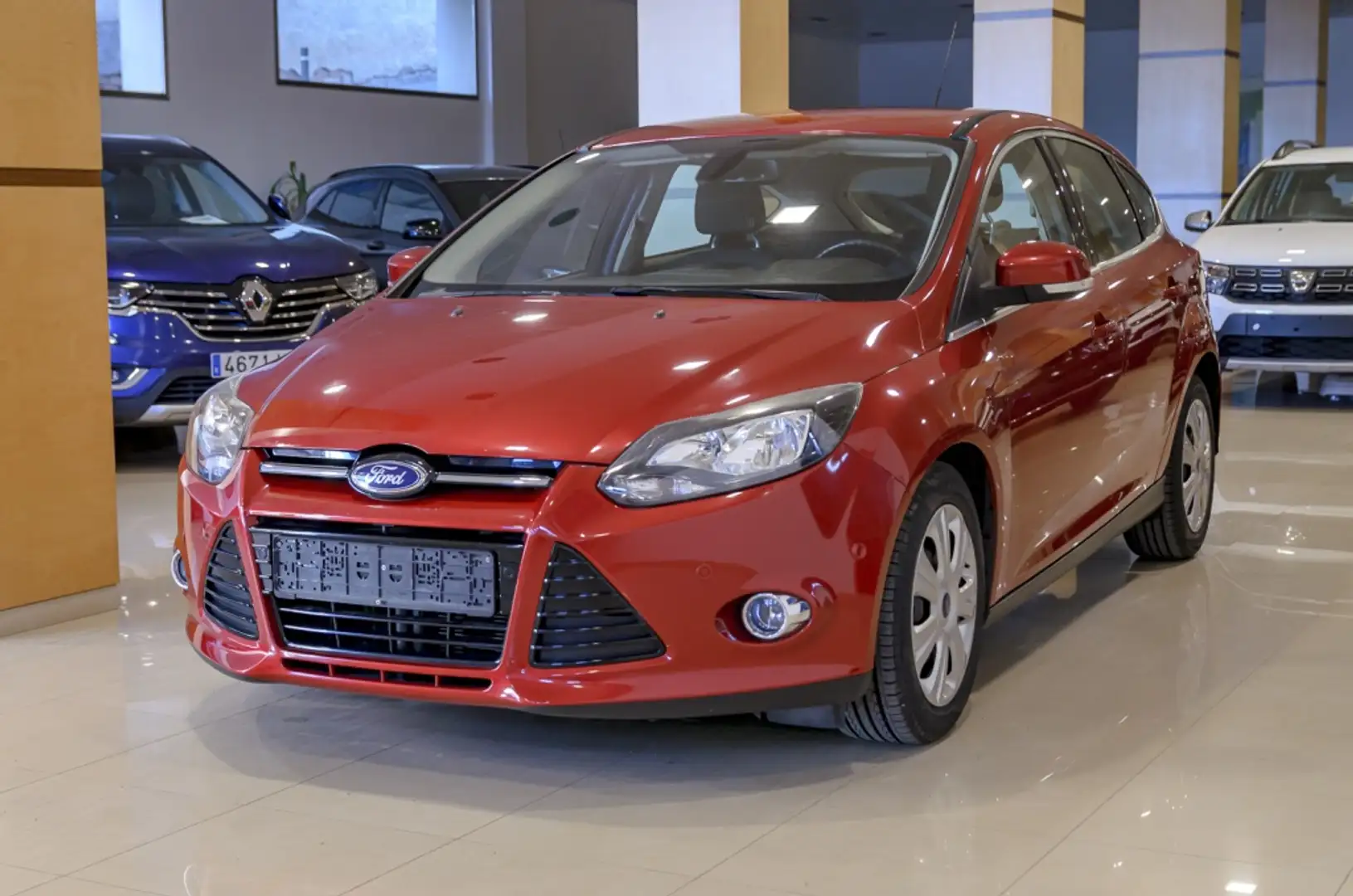 Ford Focus 1.0 Ecoboost Auto-S&S Trend Rojo - 2