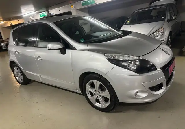 2011 Renault Scenic in Grey for sale