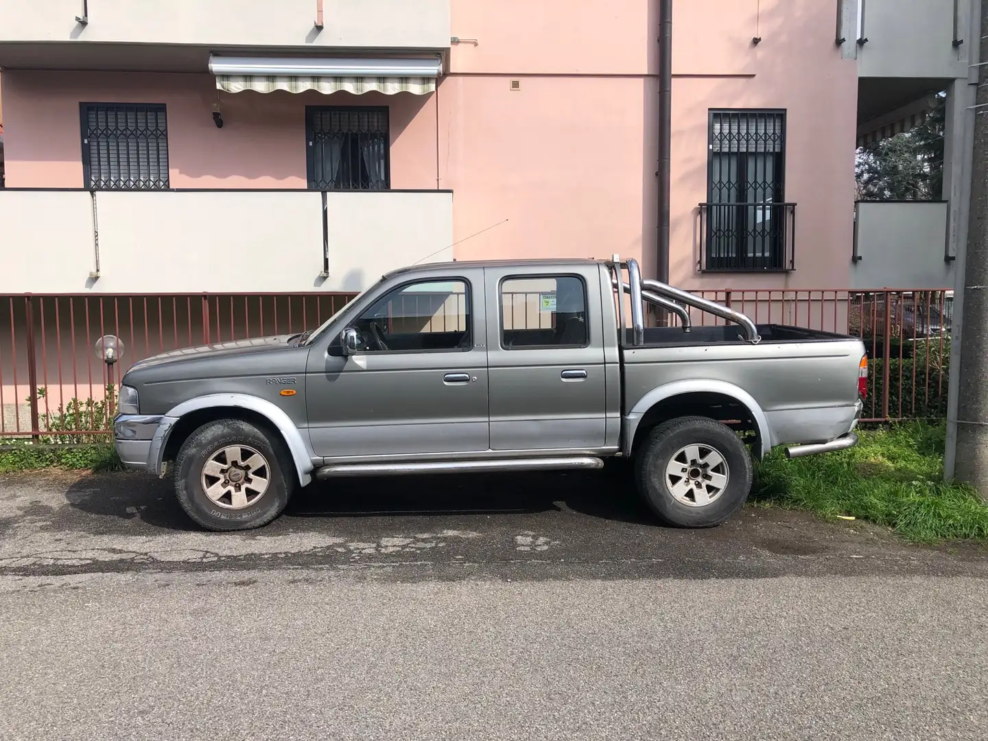 Ford Ranger 2.5 tdi double cab XL Grey - 1