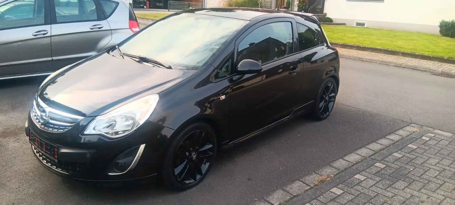 Opel Corsa D Color Edition OPC LINE Schwarz - 1
