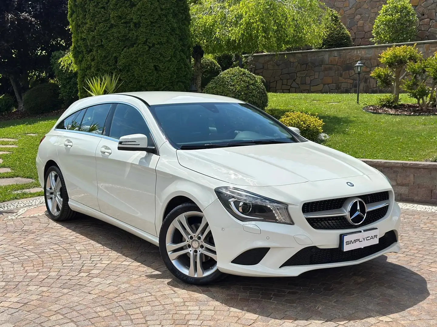 Mercedes-Benz CLA 200 Shooting Brake 200d 136cv Sport OK NEOPATENTATI Bianco - 1