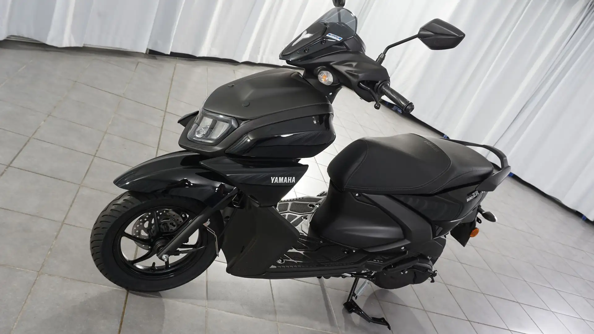 Yamaha RayZR 125 2025 2025 nur 99 kg Vollgetankt ! Noir - 1