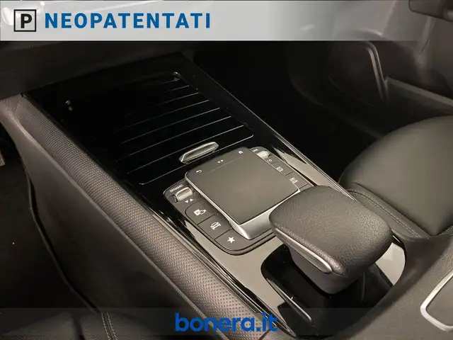 Mercedes-Benz GLB view 15