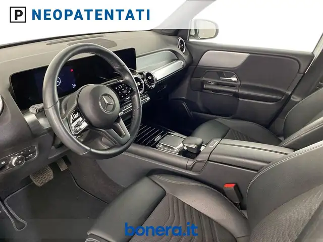 Mercedes-Benz GLB view 10