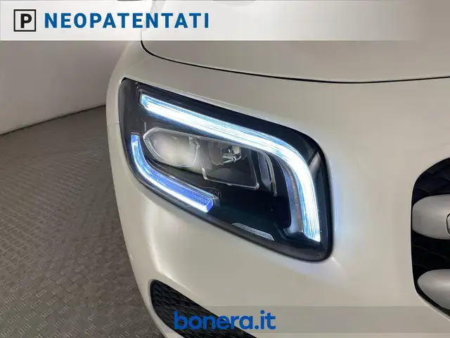 Mercedes-Benz GLB view 8
