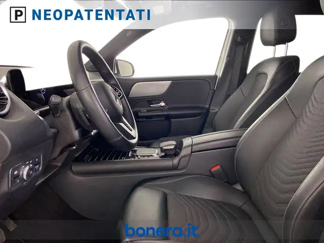 Mercedes-Benz GLB view 11