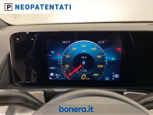 Mercedes-Benz GLB view 14