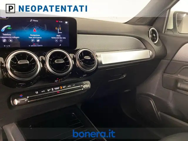 Mercedes-Benz GLB view 13