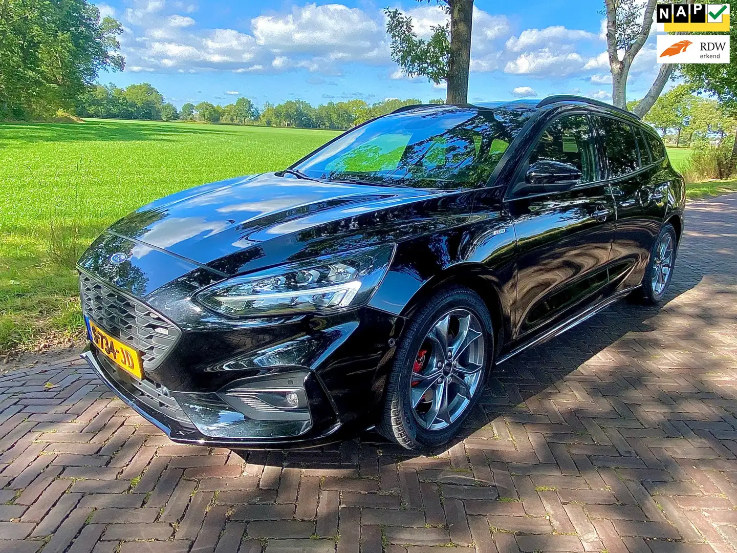 Ford Focus Wagon 1.0 EcoBoost ST Line X Business (Automaat) Schwarz - 1