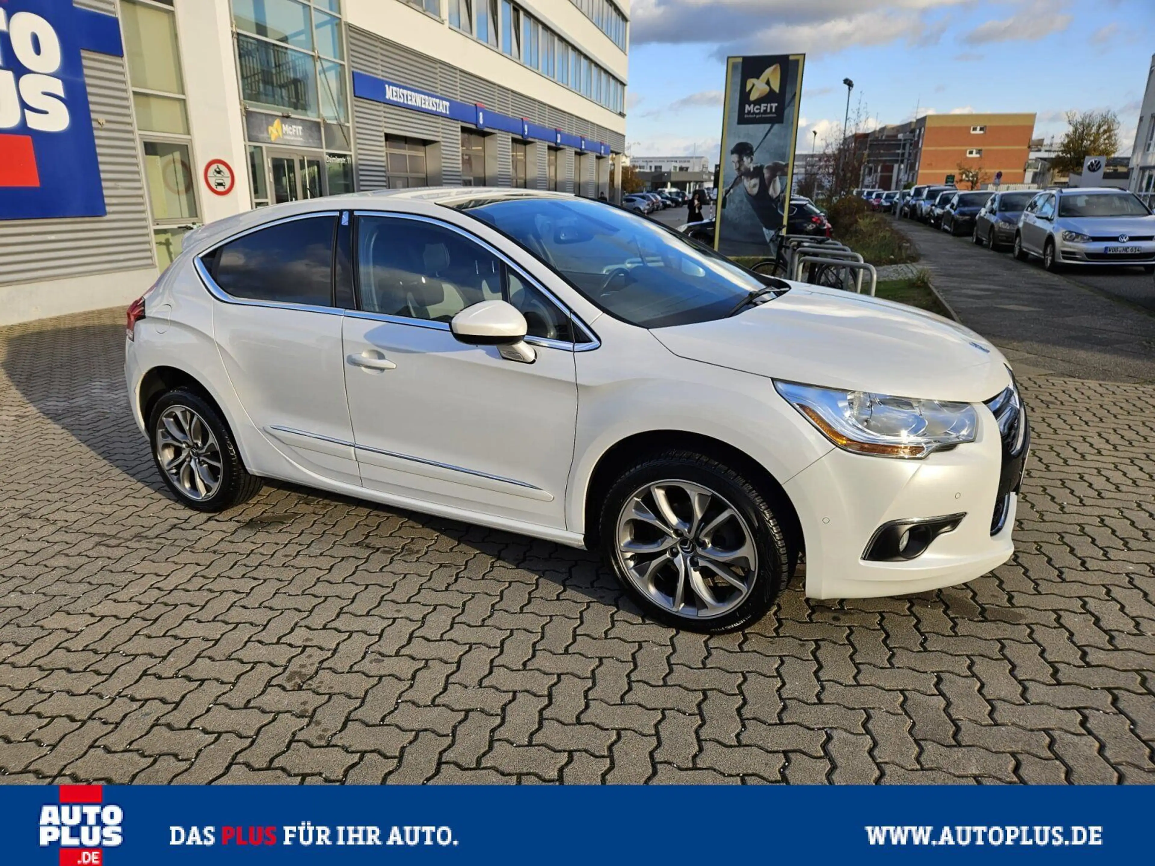 Citroen DS4 e-HDi 115 Chic NAVI+LEDER+PDC+MASSAGESITZE — photo 12