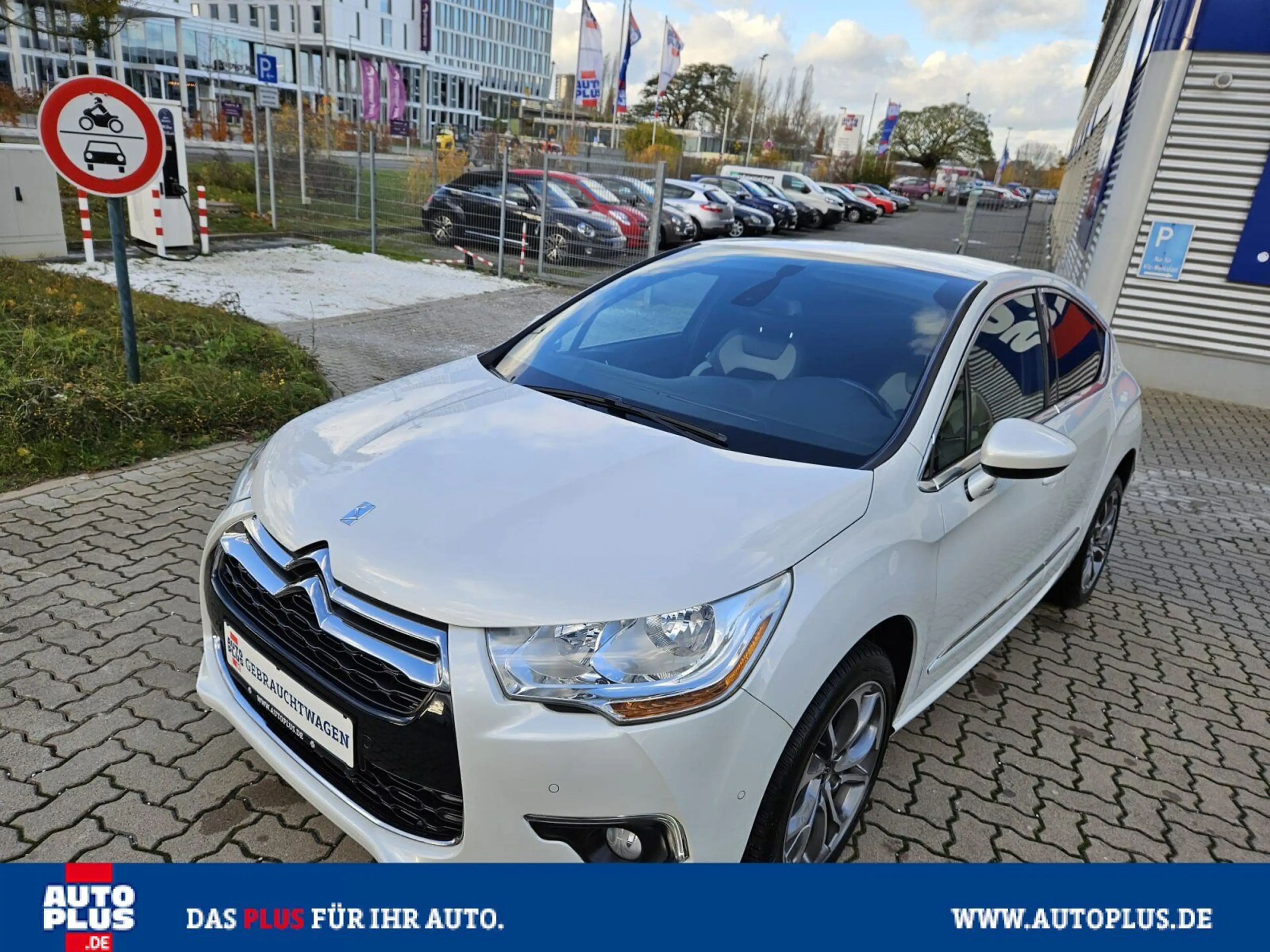 Citroen DS4 e-HDi 115 Chic NAVI+LEDER+PDC+MASSAGESITZE — photo 2