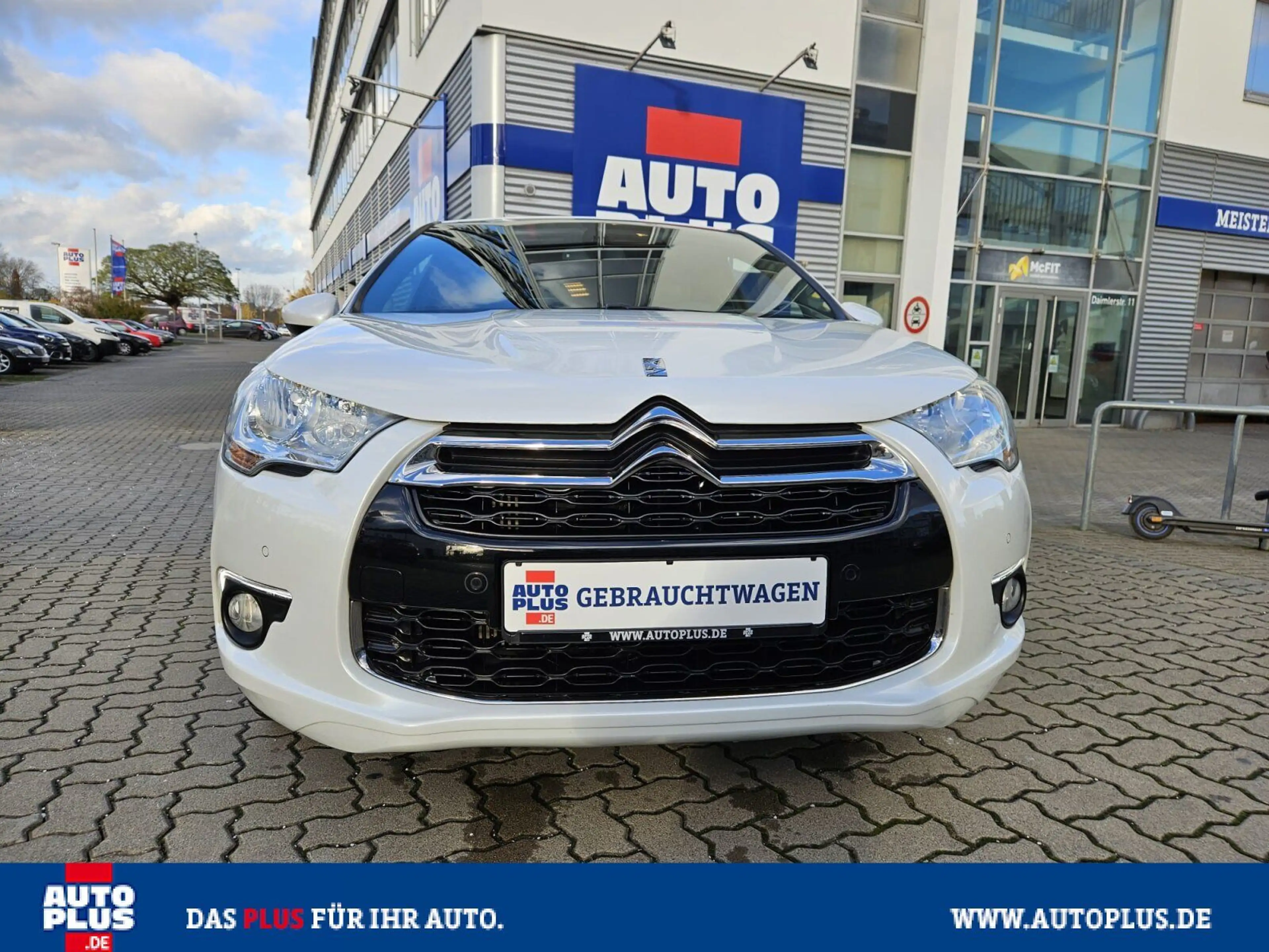 Citroen DS4 e-HDi 115 Chic NAVI+LEDER+PDC+MASSAGESITZE — photo 14