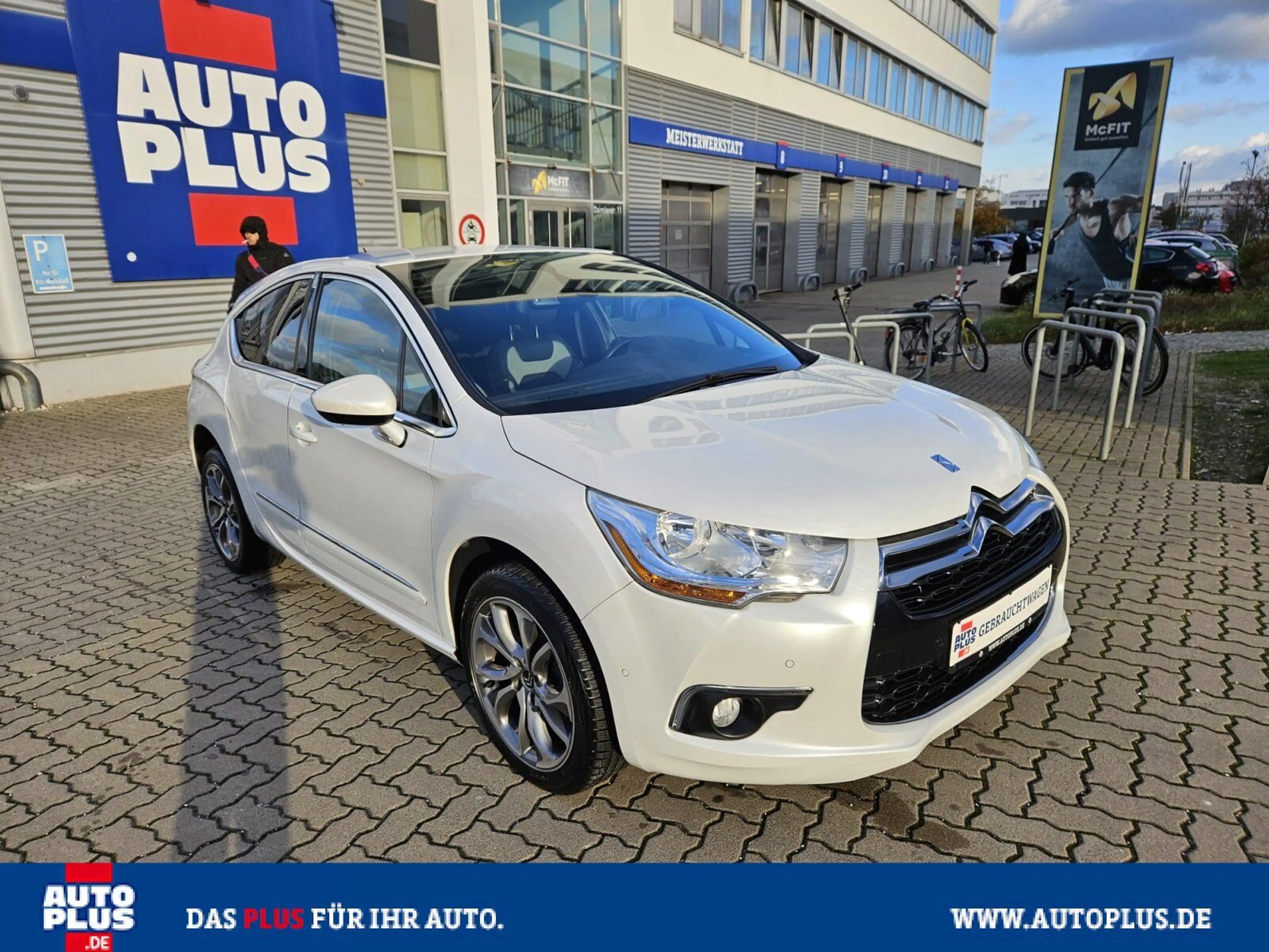 Citroen DS4 e-HDi 115 Chic NAVI+LEDER+PDC+MASSAGESITZE — photo 13
