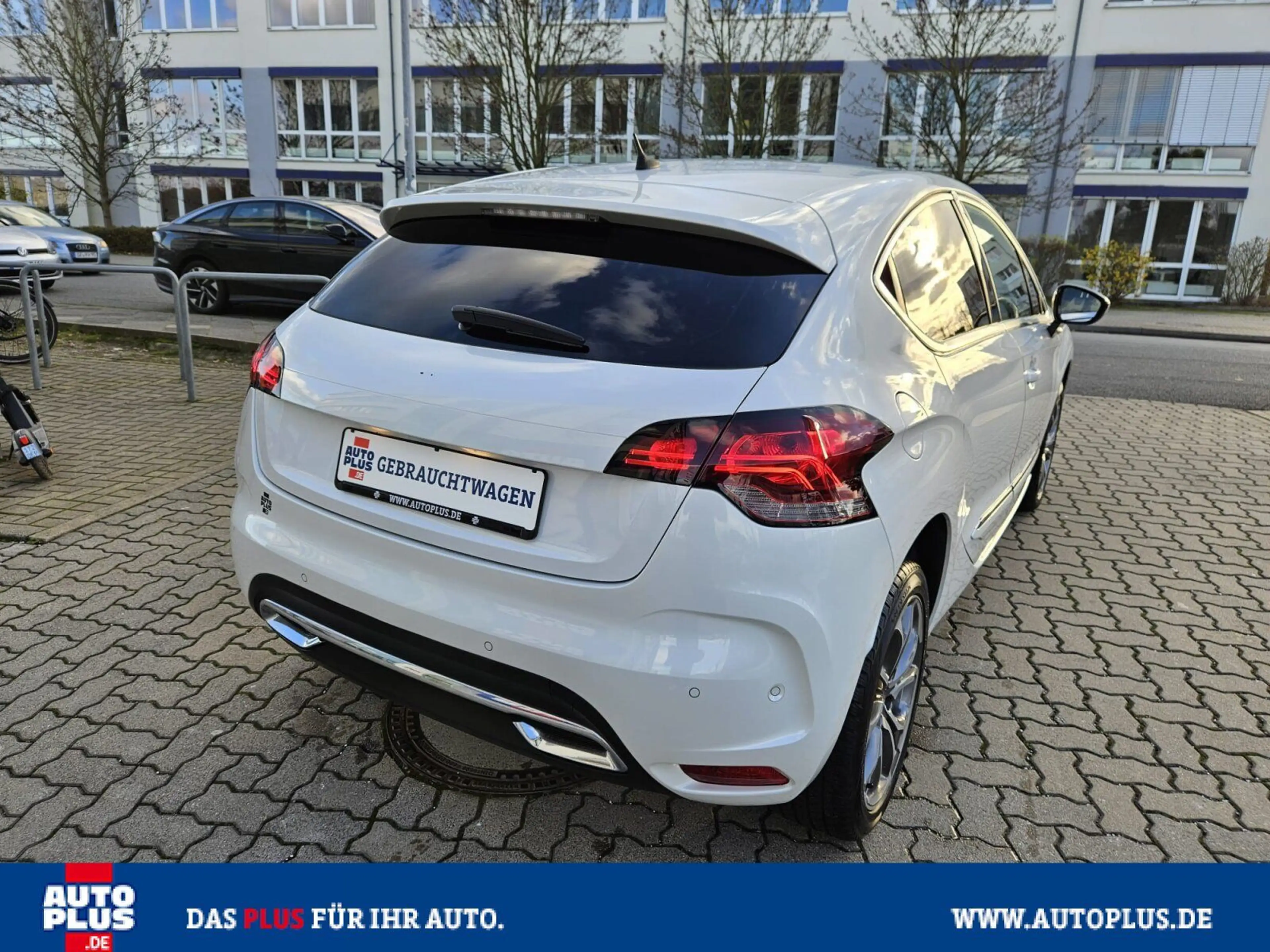 Citroen DS4 e-HDi 115 Chic NAVI+LEDER+PDC+MASSAGESITZE — photo 9