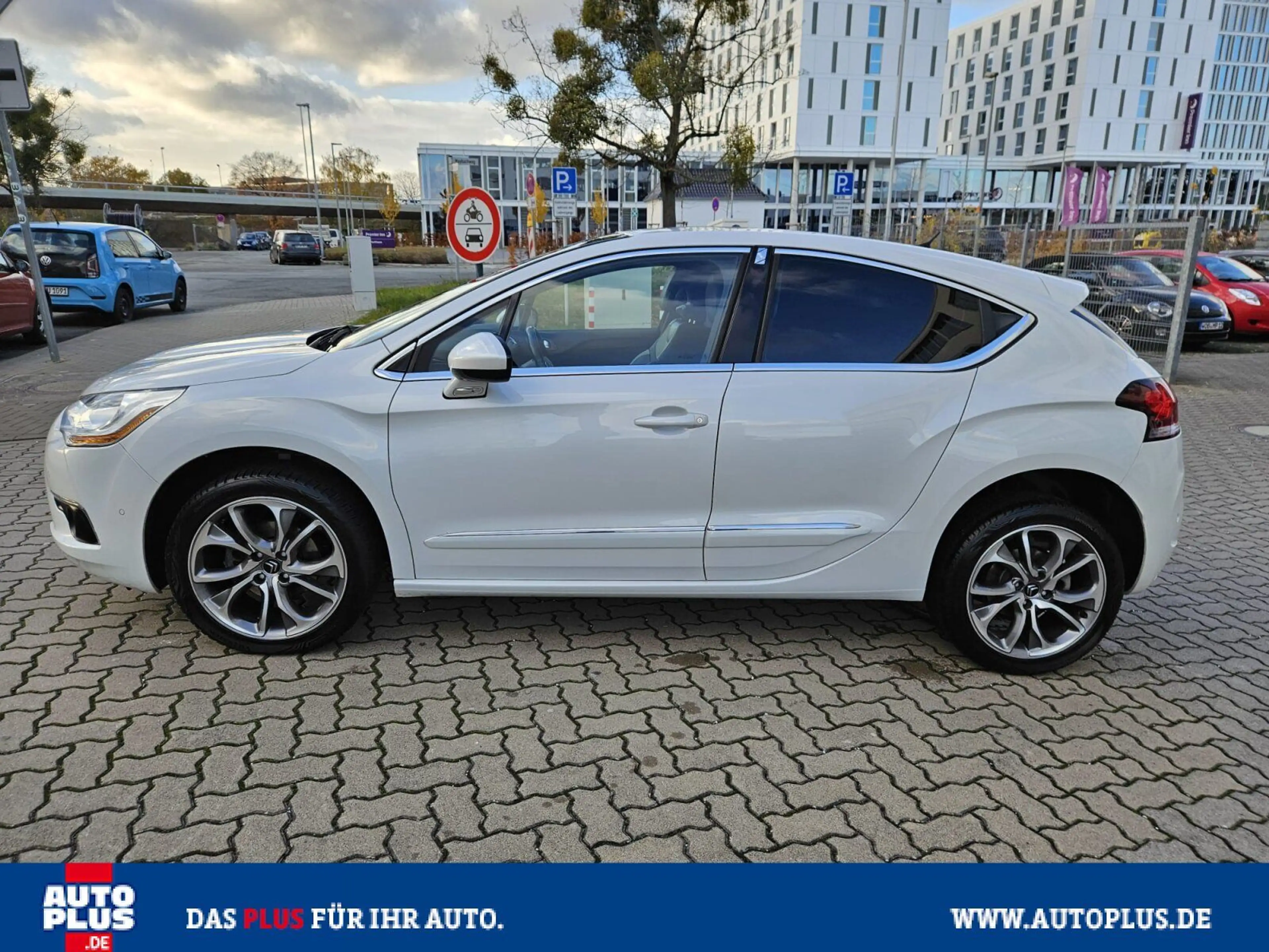 Citroen DS4 e-HDi 115 Chic NAVI+LEDER+PDC+MASSAGESITZE — photo 3