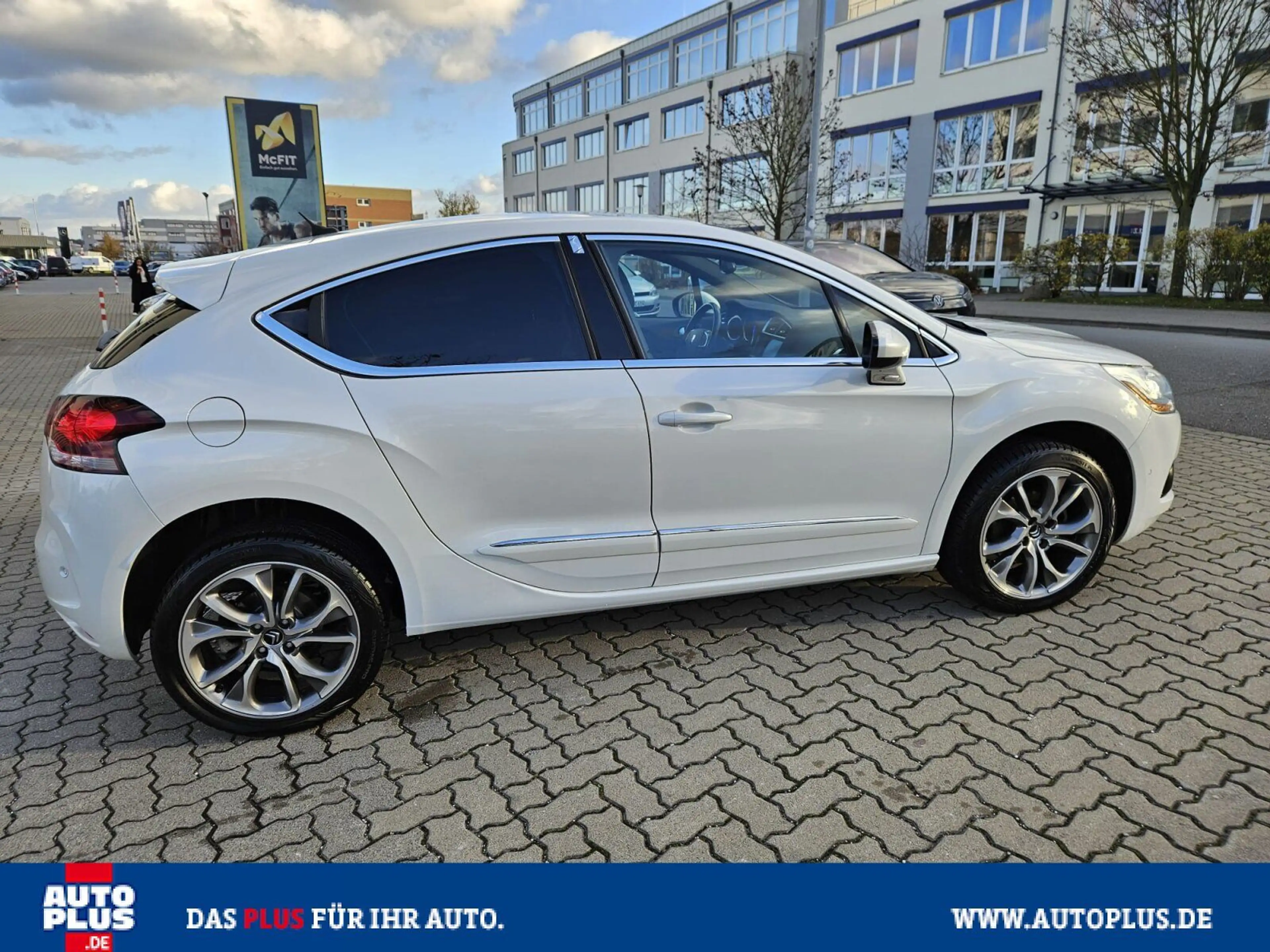 Citroen DS4 e-HDi 115 Chic NAVI+LEDER+PDC+MASSAGESITZE — photo 11
